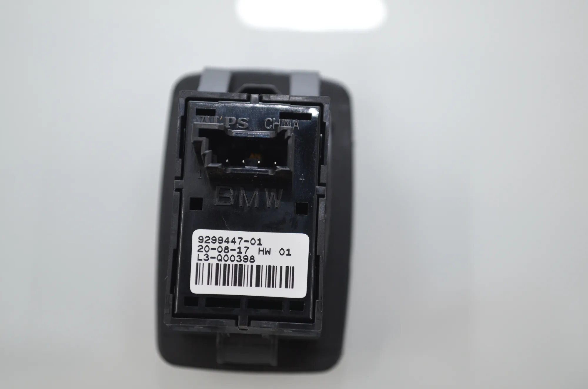 Switches – OEM 9208107 · BMW X1 (F48) xDrive 18 d 2017 – 8