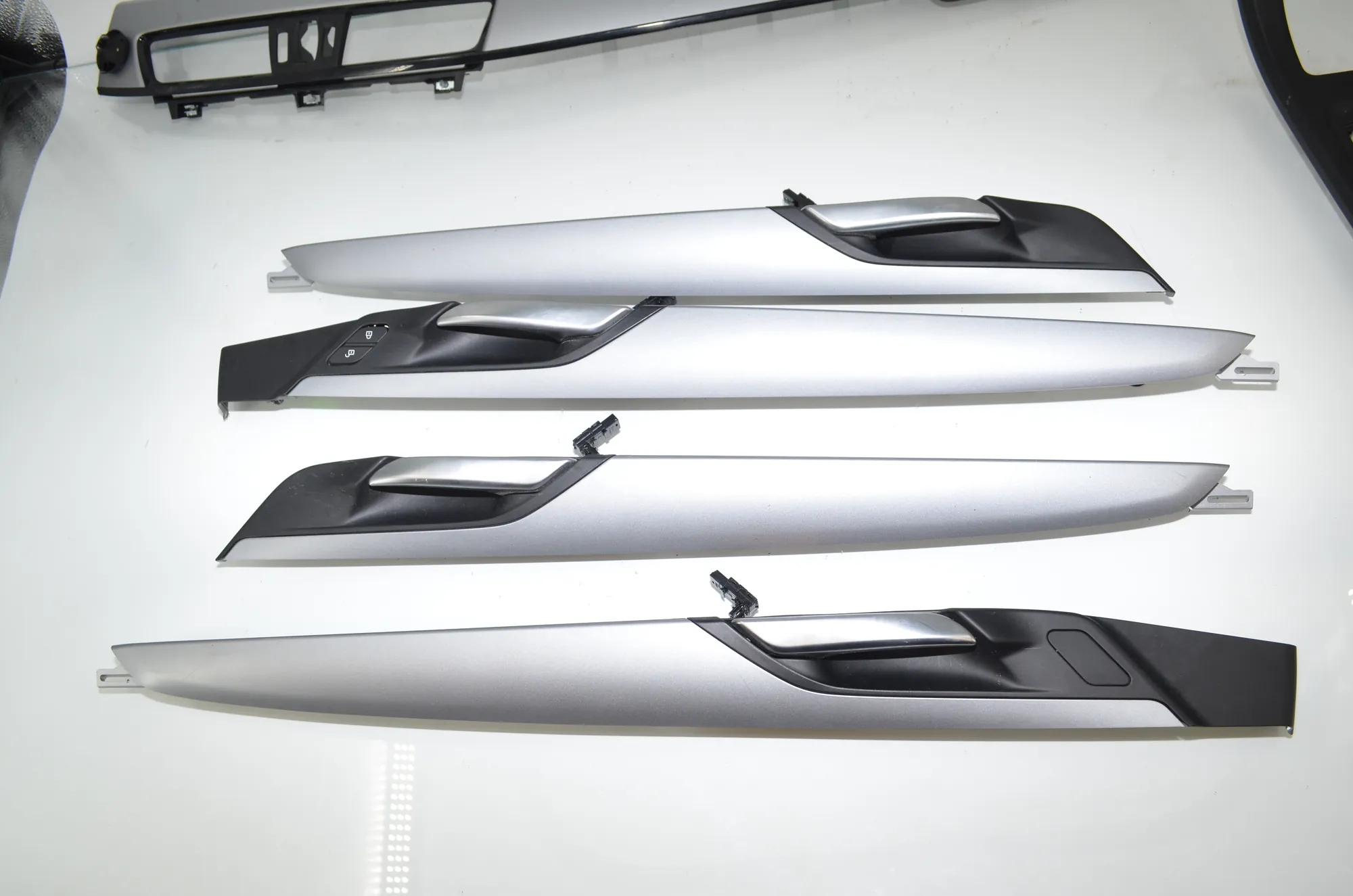 Interior Trim Strips Kit – OEM 9388422 · BMW X1 (F48) xDrive 18 d 2017 – 3