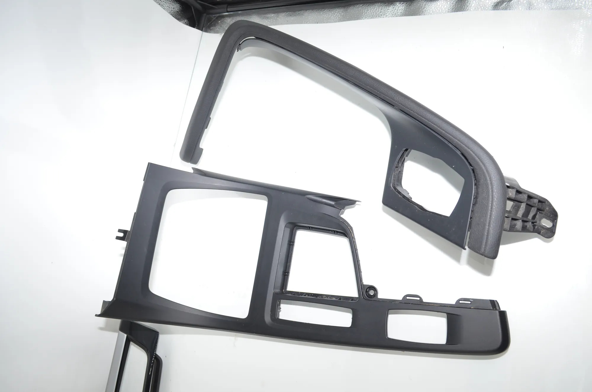 Interior Trim Strips Kit – OEM 9388422 · BMW X1 (F48) xDrive 18 d 2017 – 4