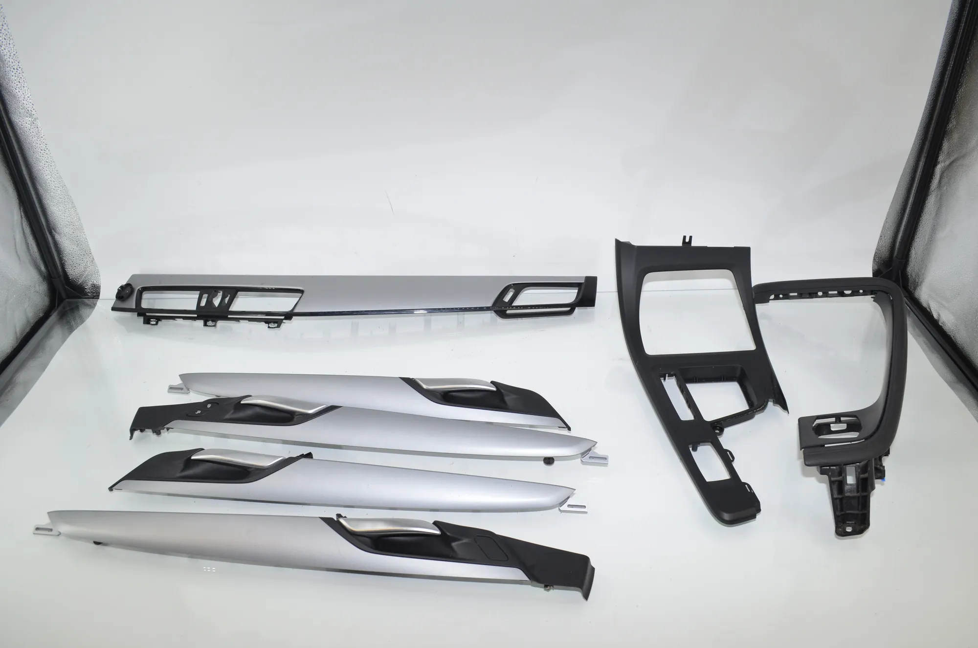 Interior Trim Strips Kit – OEM 9388422 · BMW X1 (F48) xDrive 18 d 2017