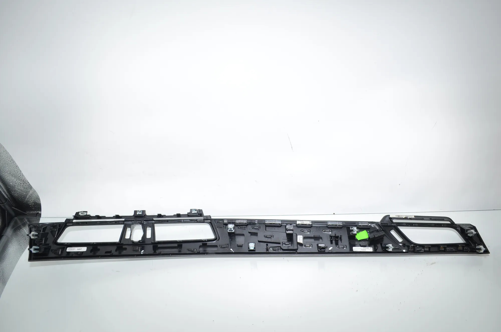 Interior Trim Strips Kit – OEM 9388422 · BMW X1 (F48) xDrive 18 d 2017 – 6
