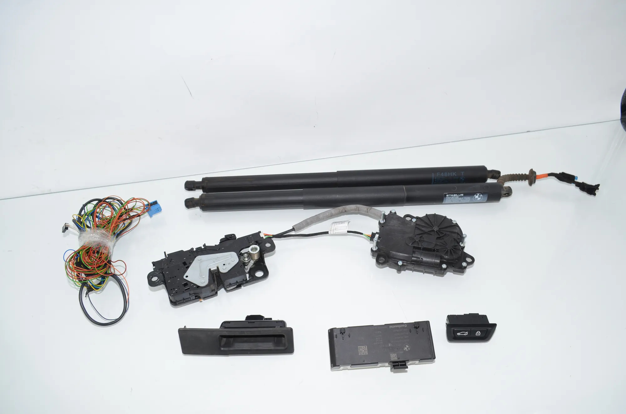 Electric Tailgate Opening Kit – OEM 7492035 · BMW X1 (F48) xDrive 18 d 2017