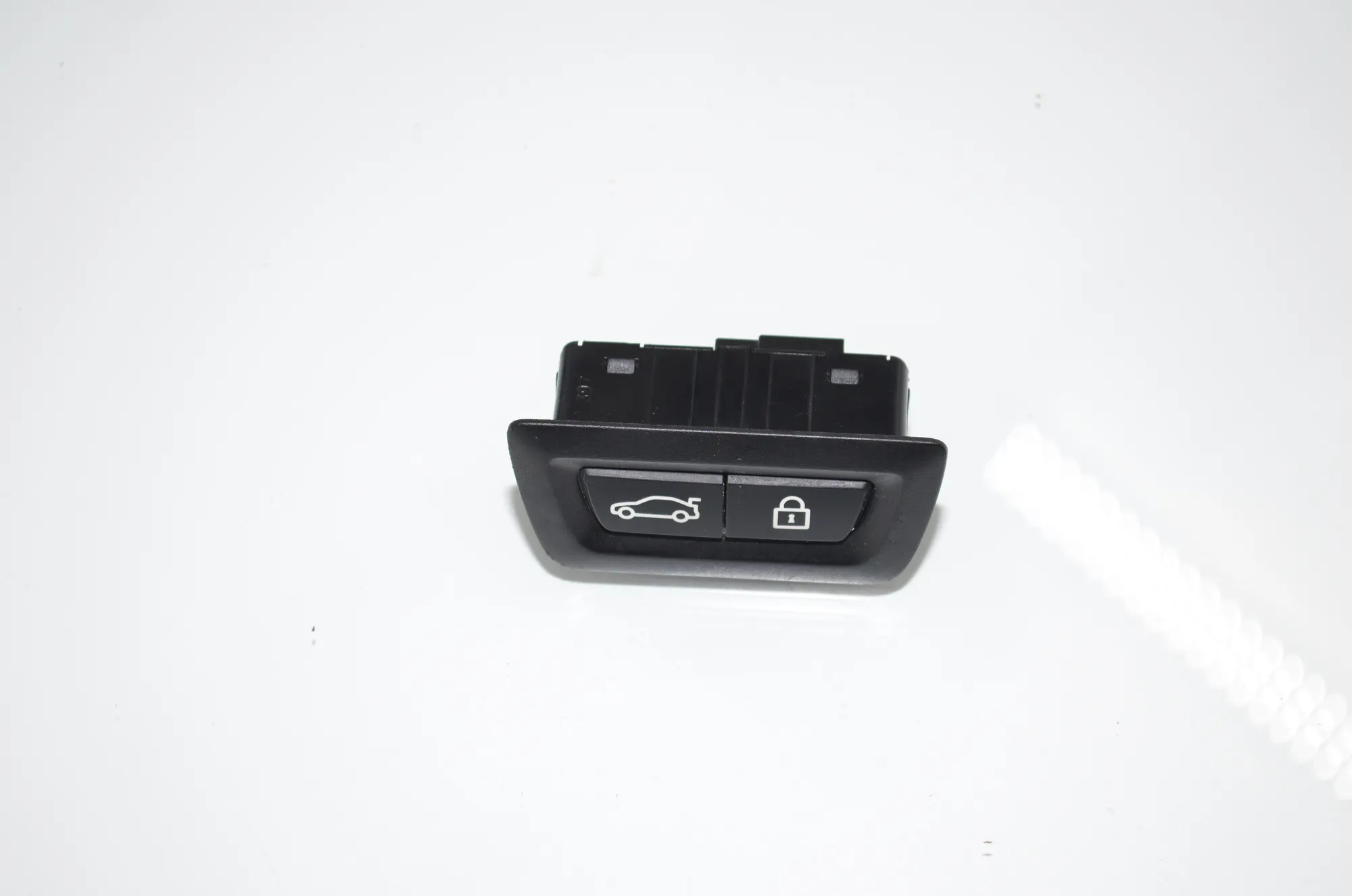 Electric Tailgate Opening Kit – OEM 7492035 · BMW X1 (F48) xDrive 18 d 2017 – 5