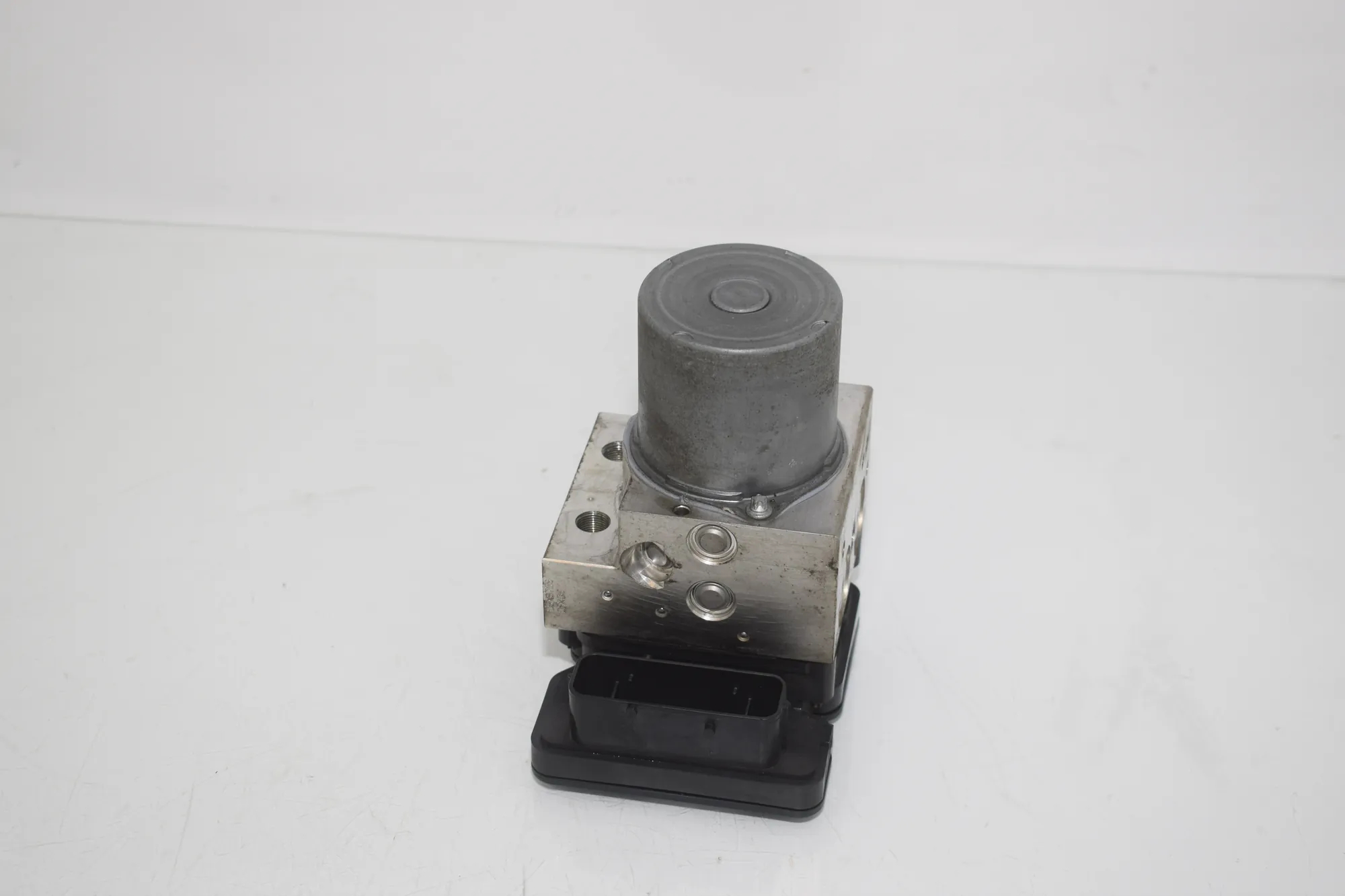 ABS Pump – OEM 6881305 · BMW 5 Touring (F11) 530 d 2016