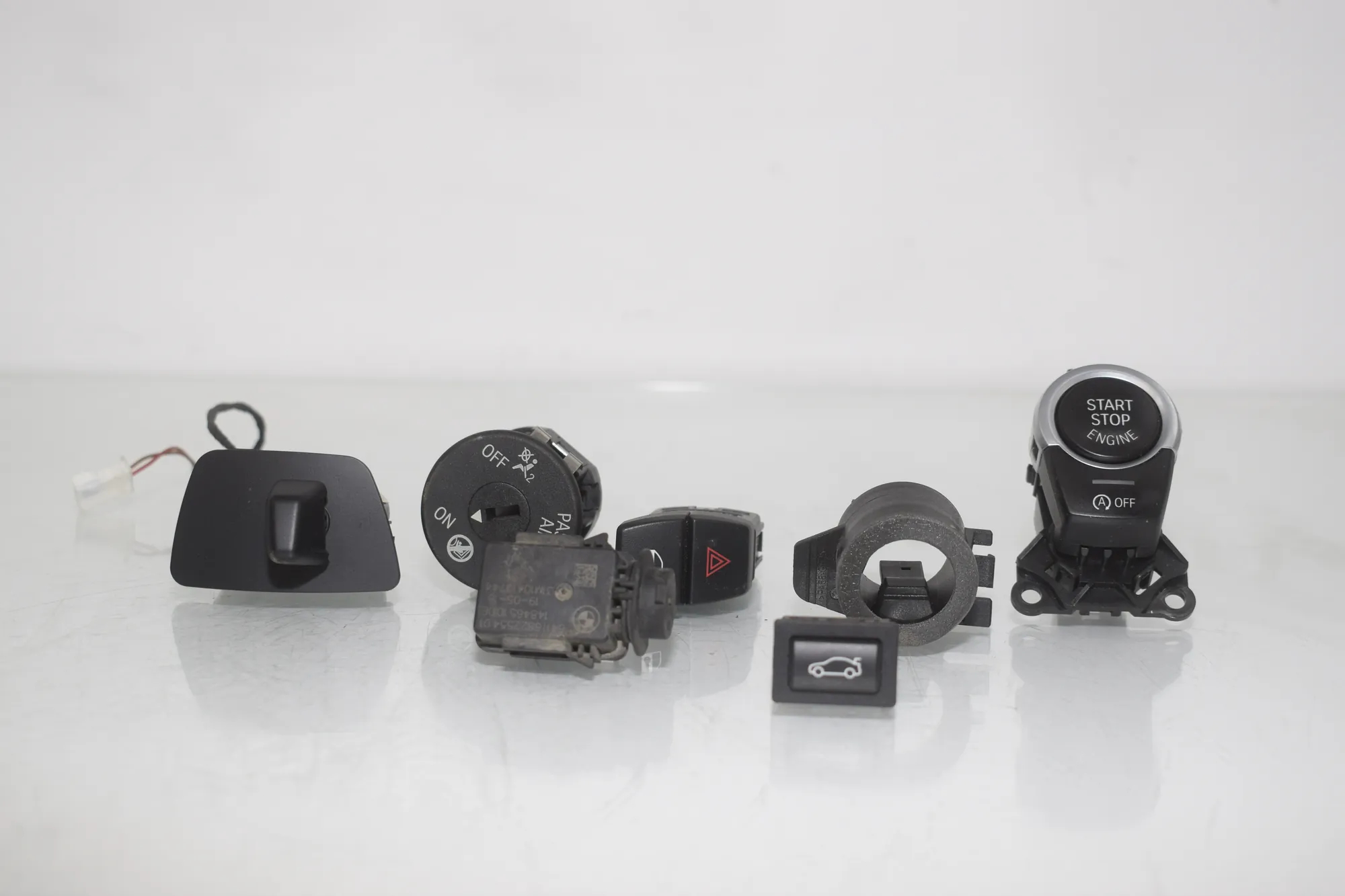 Switches – OEM 9153821 · BMW 5 Touring (F11) 530 d 2016 – 2