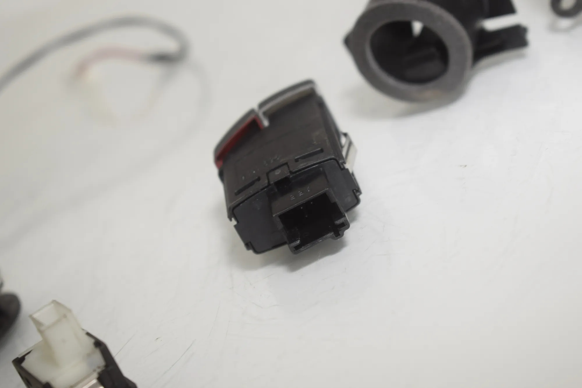 Switches – OEM 9153821 · BMW 5 Touring (F11) 530 d 2016 – 7