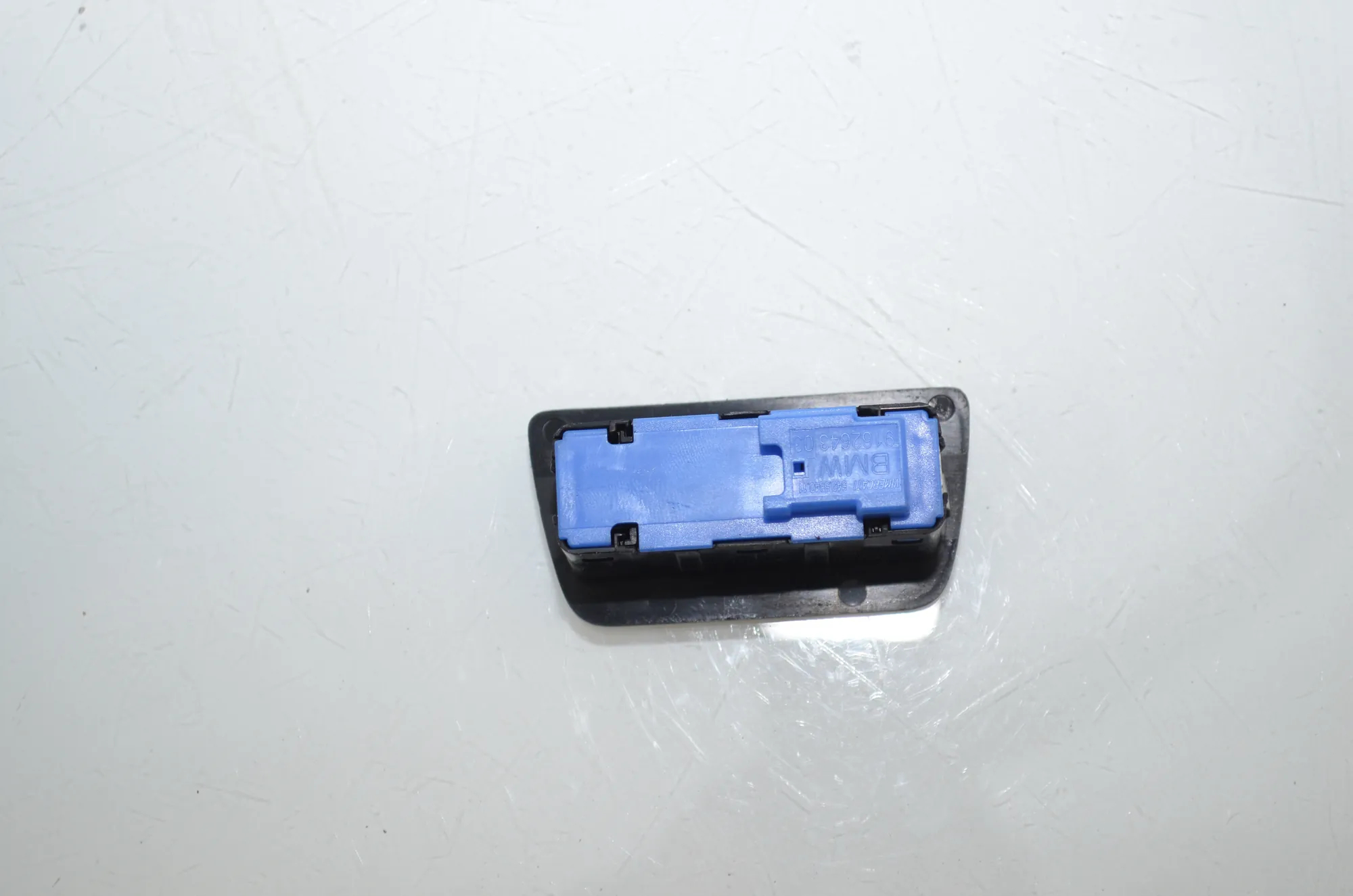 Tailgate auto-opening sensor – OEM 9162643 · BMW 5 Touring (F11) 530 d 2011 – 3