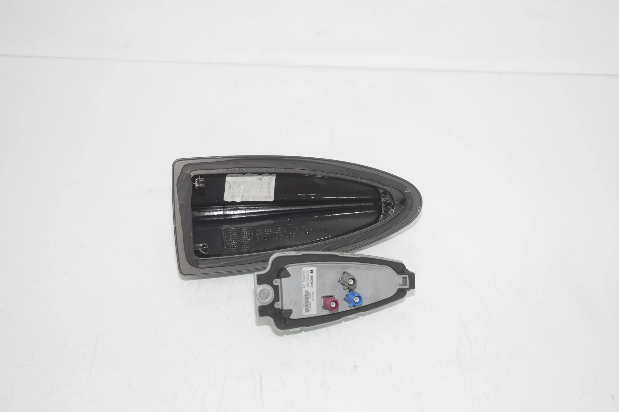 Antenna Trim – OEM 6950704 · BMW 5 Touring (F11) 530 d 2011 – 3