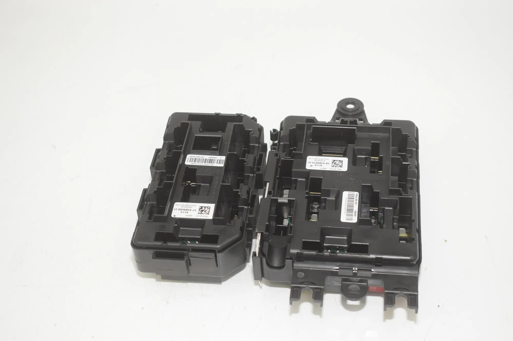 Fuse Box – OEM 9389068 · BMW 3 (F30, F80) 330 d 2016 – 3