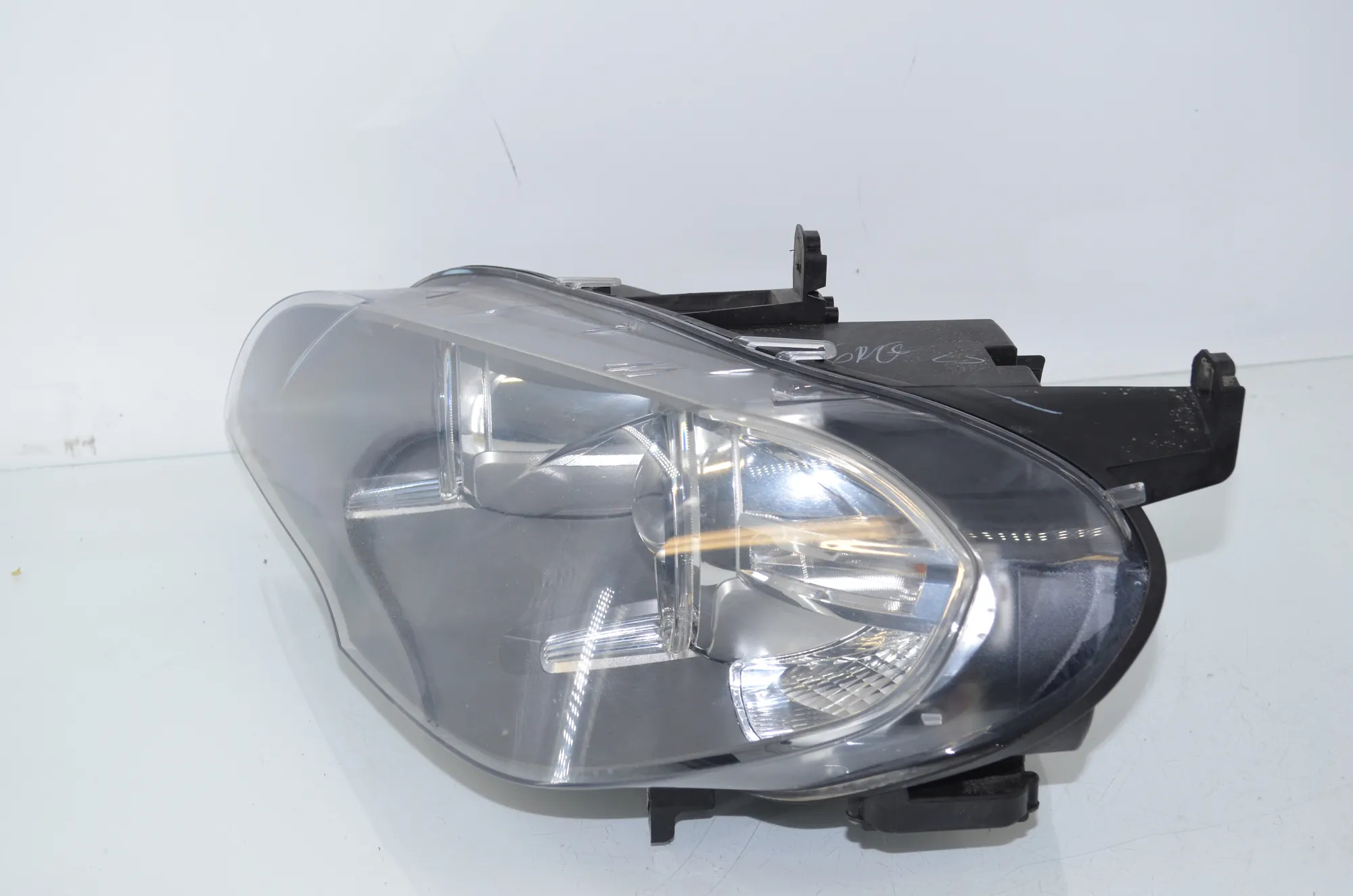 Front Left Headlight – OEM 7221895 · BMW X5 (E70) xDrive 30 d 2010 – 3