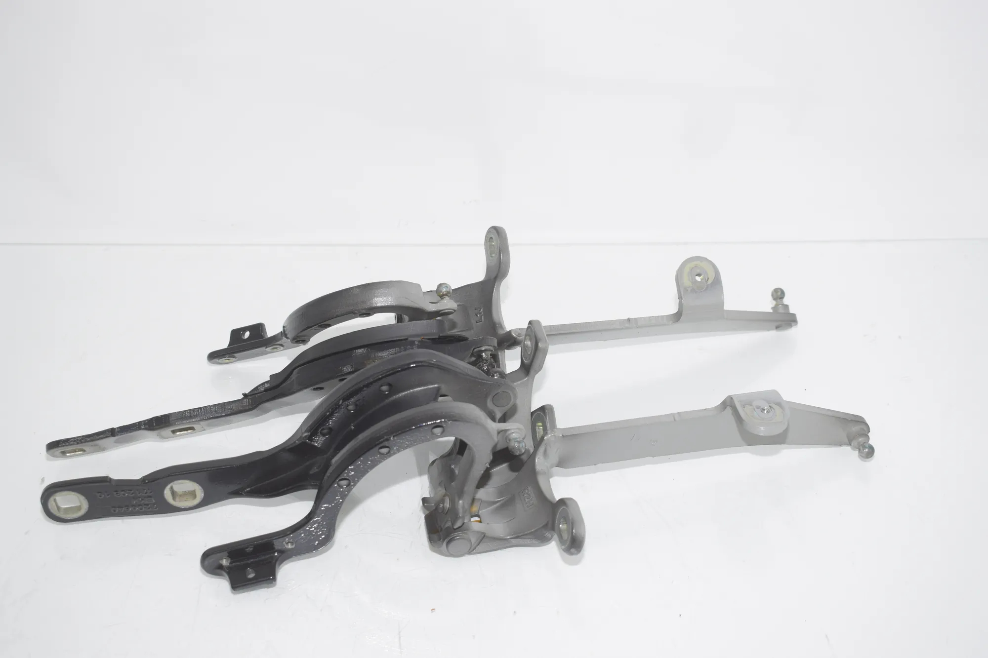 Left Side Bootlid Hinge – OEM 7206640 · BMW 5 Touring (F11) 530 d xDrive 2012