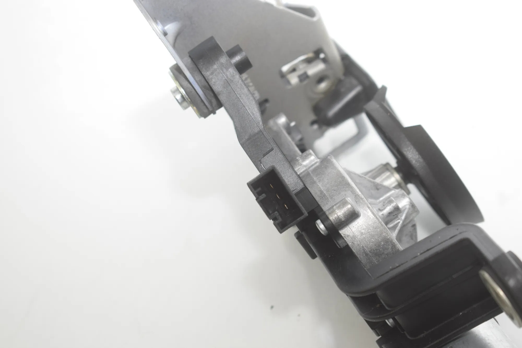 Tailgate Window Wiper Motor – OEM 7311415 · BMW 5 Touring (F11) 530 d xDrive 2012 – 4