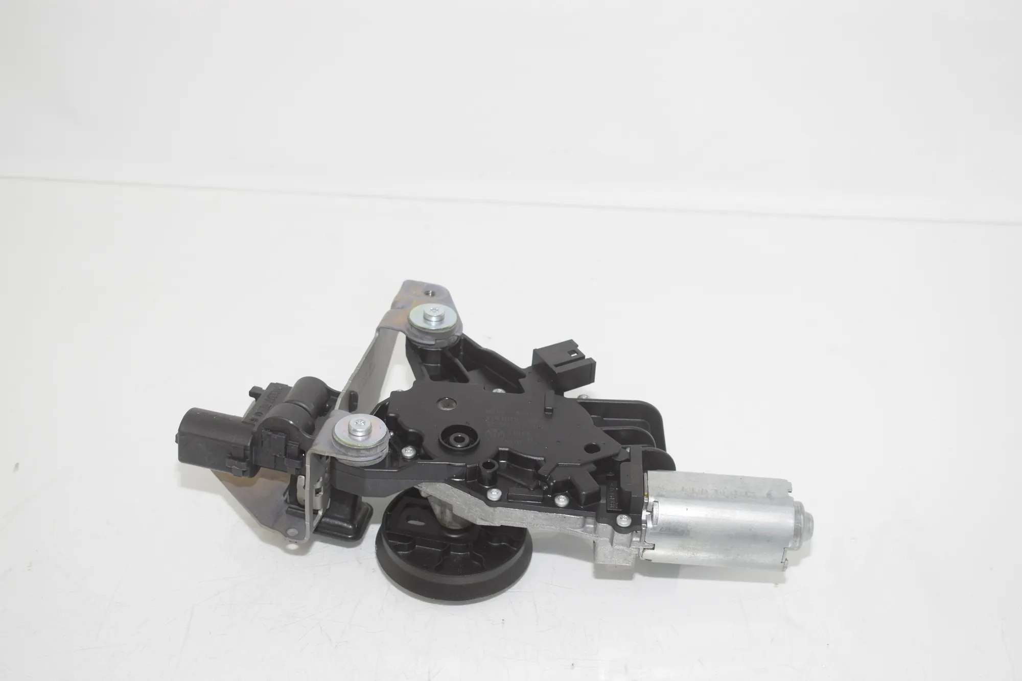 Tailgate Window Wiper Motor – OEM 7311415 · BMW 5 Touring (F11) 530 d xDrive 2012 – 3
