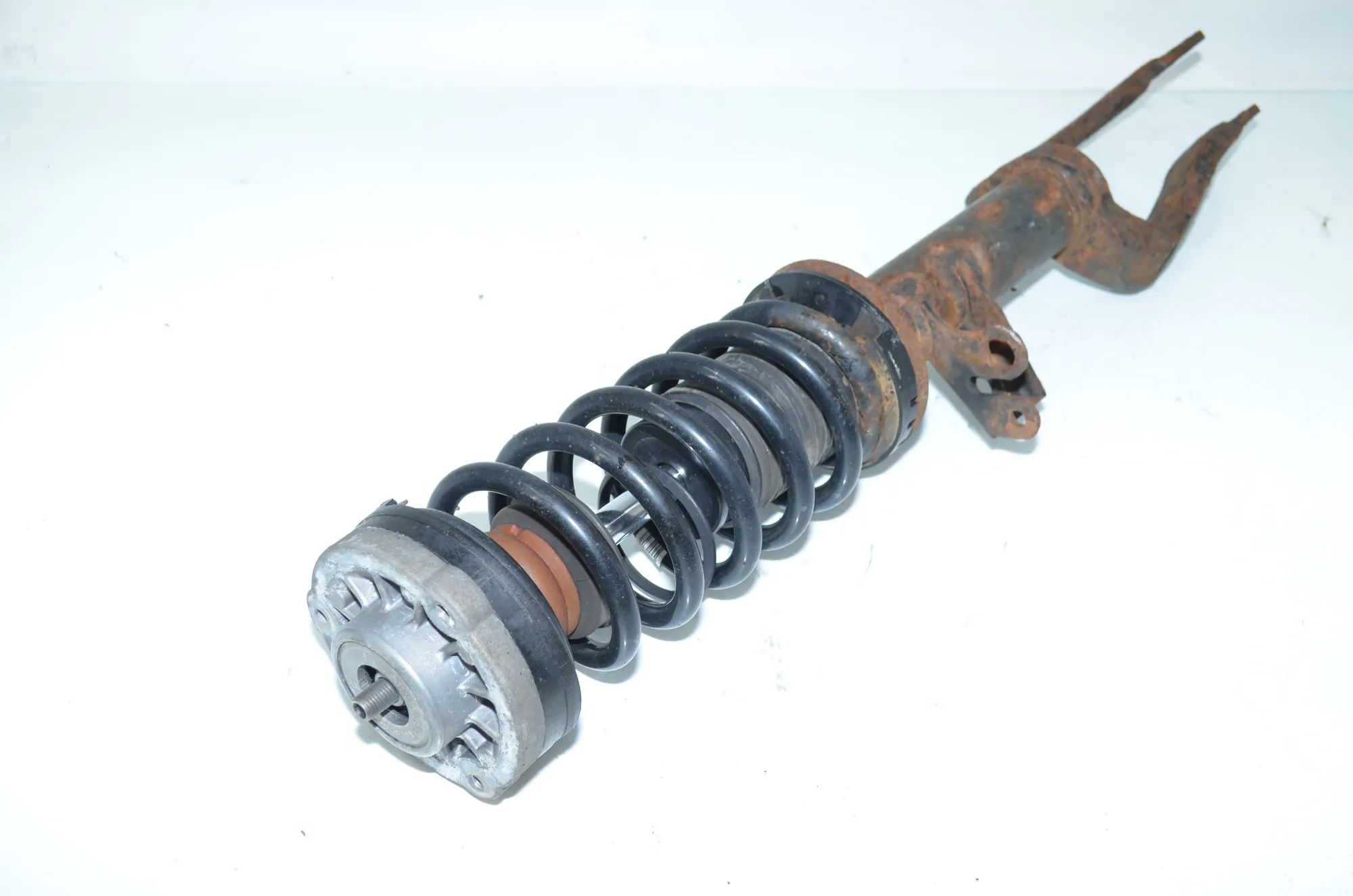 Front Left Shock Absorber – OEM 6783975 · BMW 5 Touring (F11) 530 d xDrive 2012