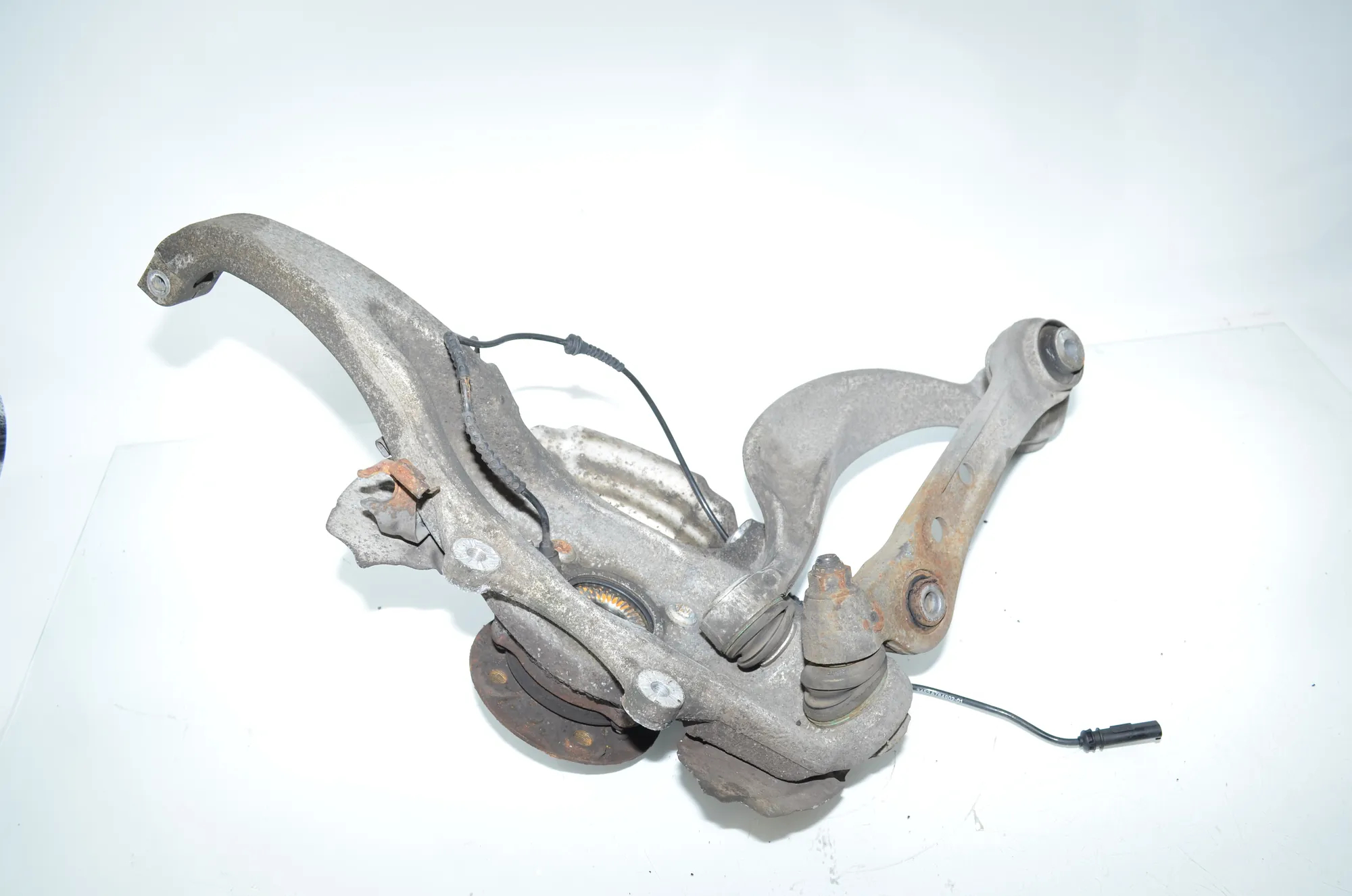 Front Left Wheel Hub – OEM 6777751 · BMW 5 Touring (F11) 530 d xDrive 2012 – 4