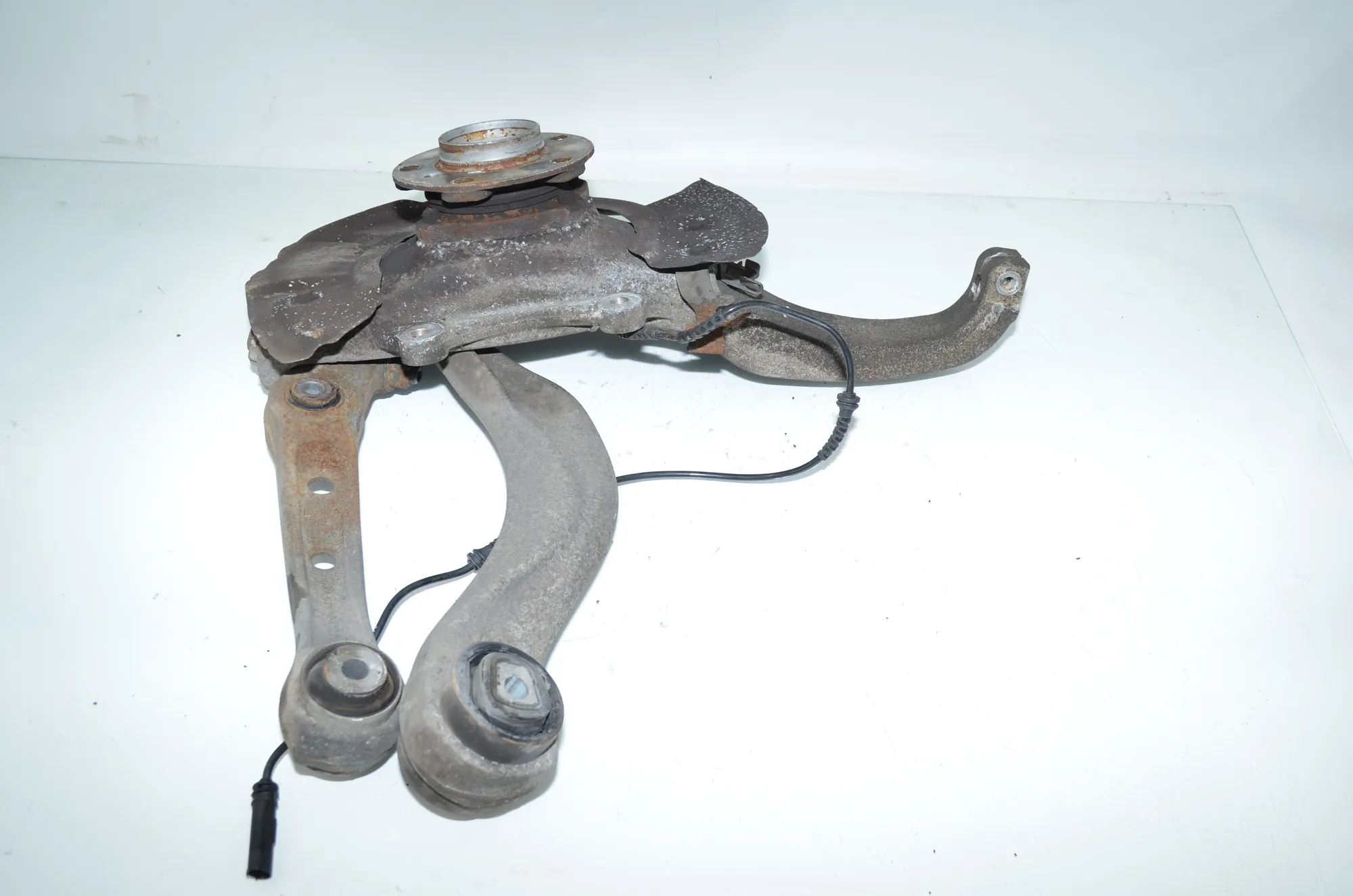Front Left Wheel Hub – OEM 6777751 · BMW 5 Touring (F11) 530 d xDrive 2012 – 2
