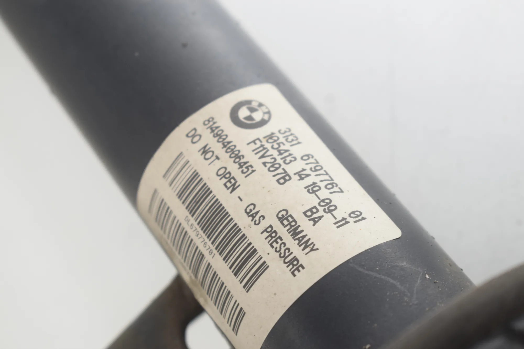 Front Left Shock Absorber – OEM 6797767 · BMW 5 Touring (F11) 530 d 2011 – 4