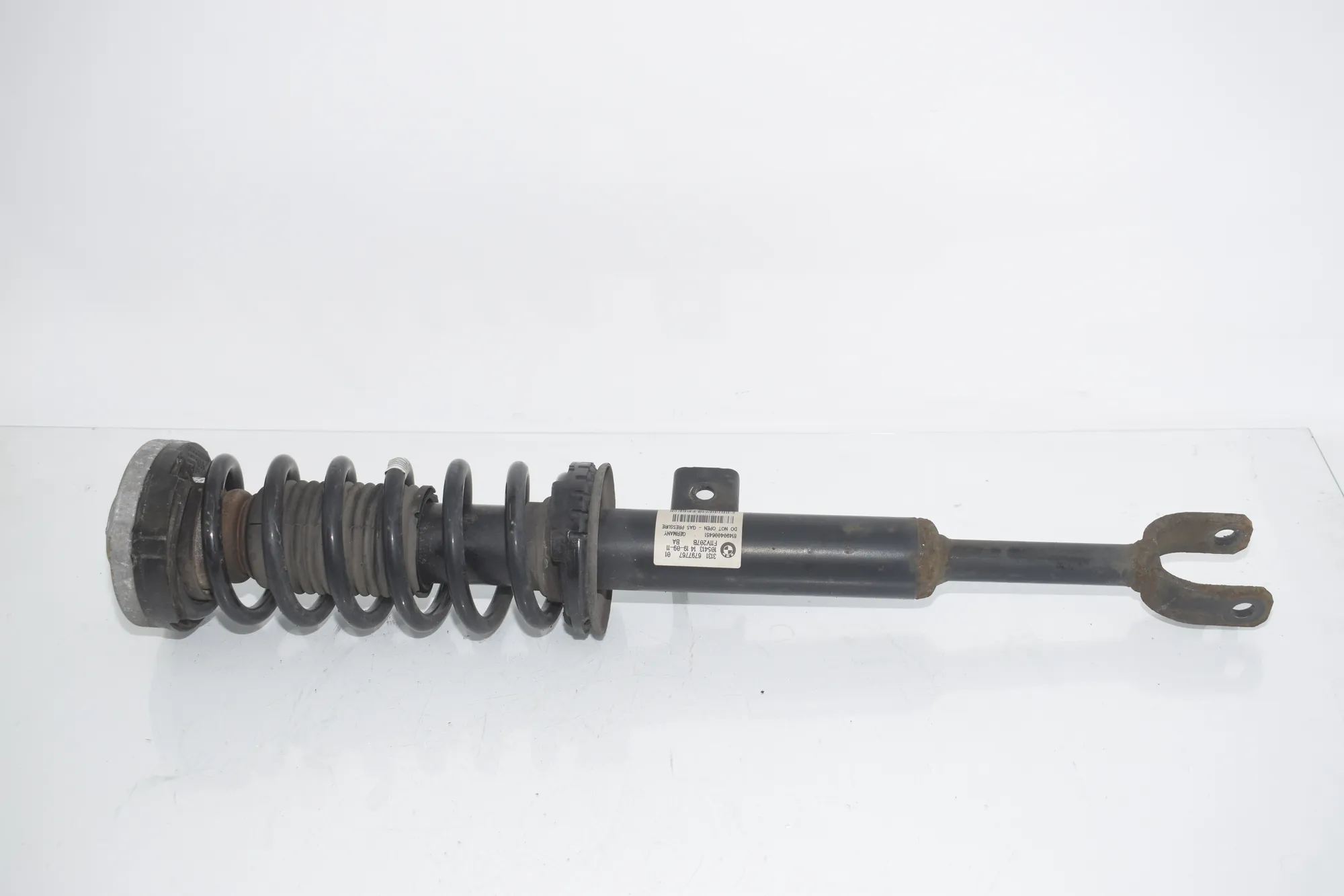 Front Left Shock Absorber – OEM 6797767 · BMW 5 Touring (F11) 530 d 2011