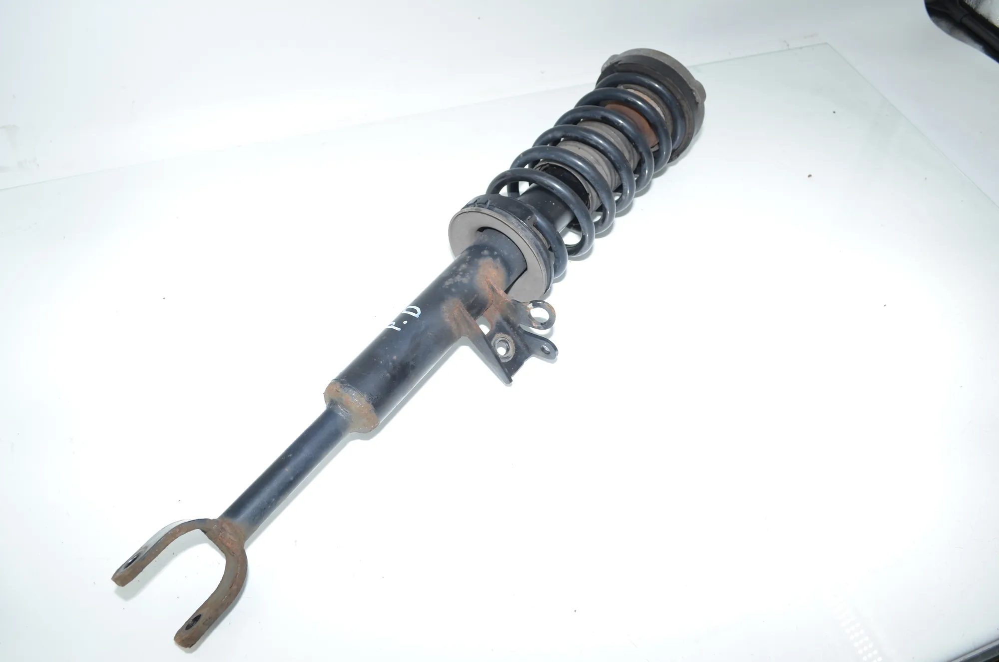 Front Right Shock Absorber – OEM 6797768 · BMW 5 Touring (F11) 530 d 2011 – 4