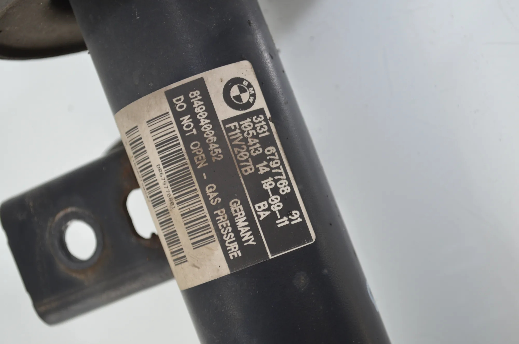 Front Right Shock Absorber – OEM 6797768 · BMW 5 Touring (F11) 530 d 2011 – 5