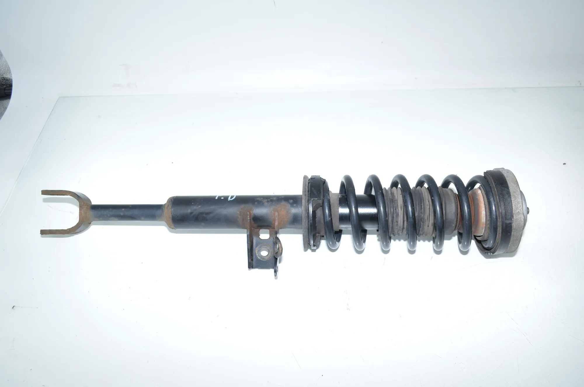 Front Right Shock Absorber – OEM 6797768 · BMW 5 Touring (F11) 530 d 2011 – 3