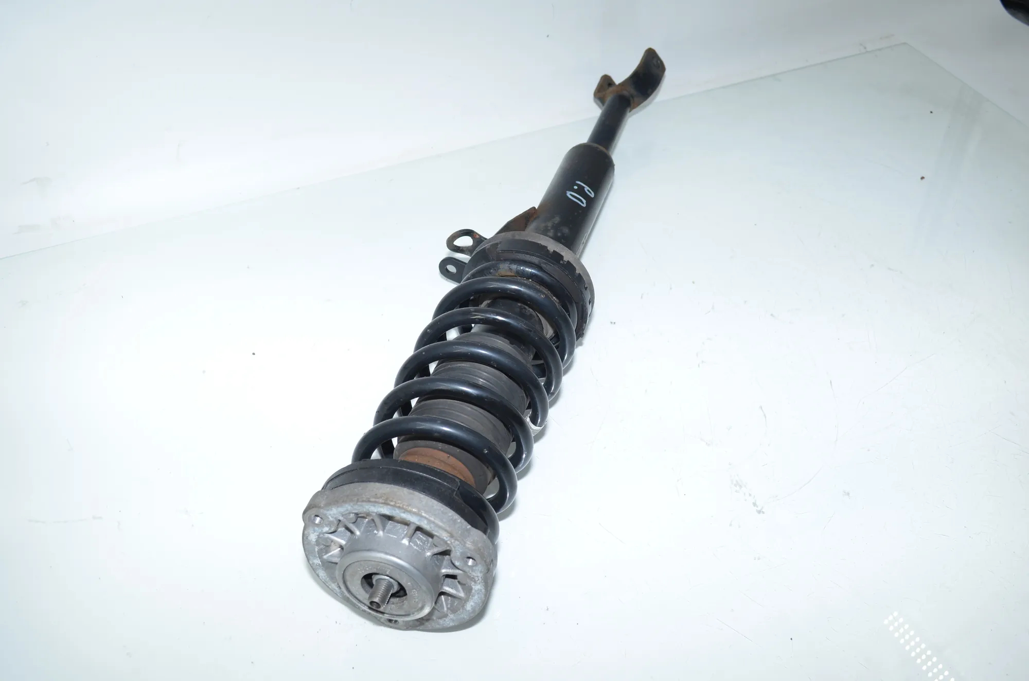 Front Right Shock Absorber – OEM 6797768 · BMW 5 Touring (F11) 530 d 2011 – 2