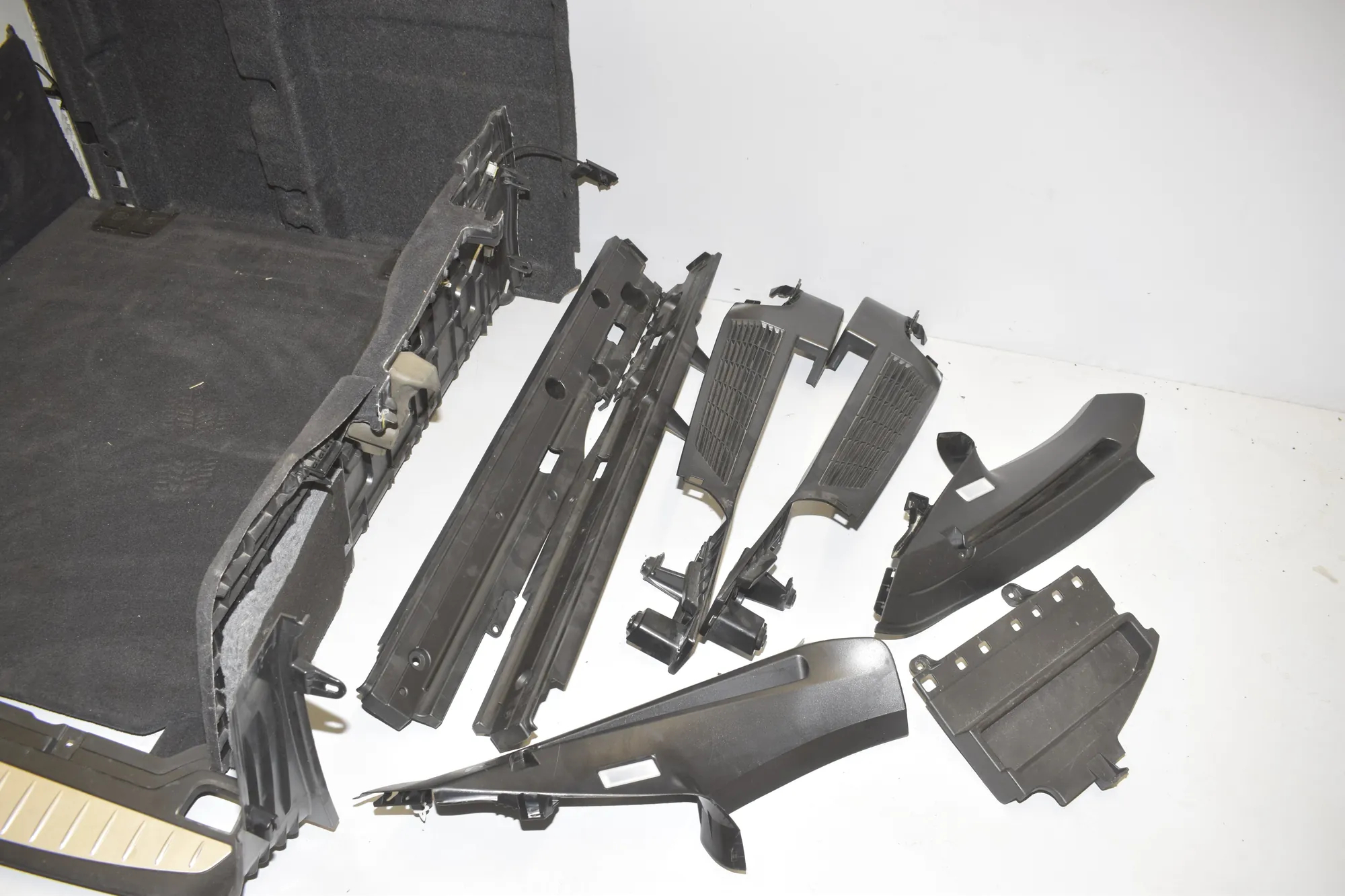 Trunk Trim Kit – OEM 7234713 · BMW 5 Touring (F11) 530 d 2011 – 4
