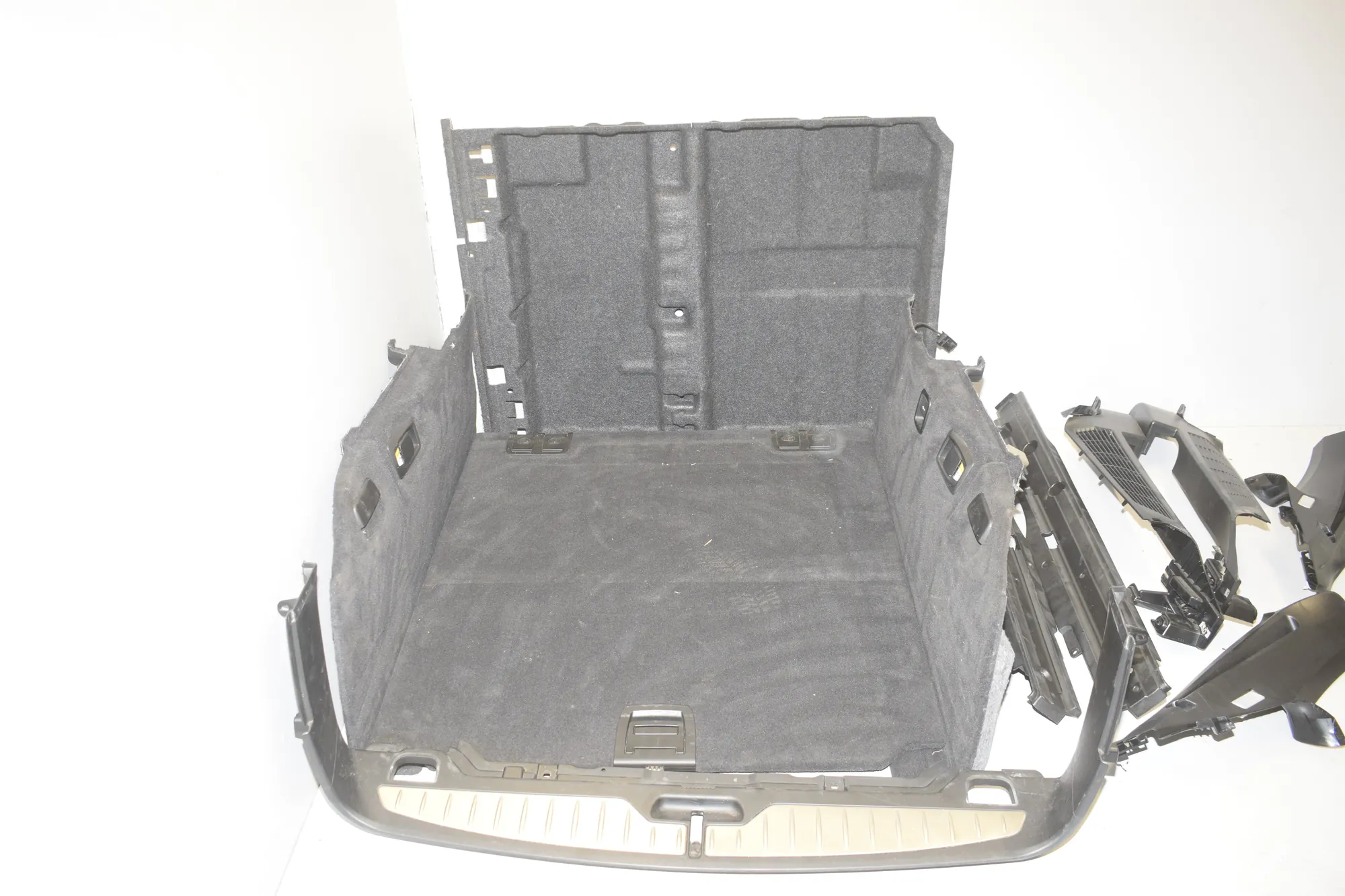 Trunk Trim Kit – OEM 7234713 · BMW 5 Touring (F11) 530 d 2011 – 3