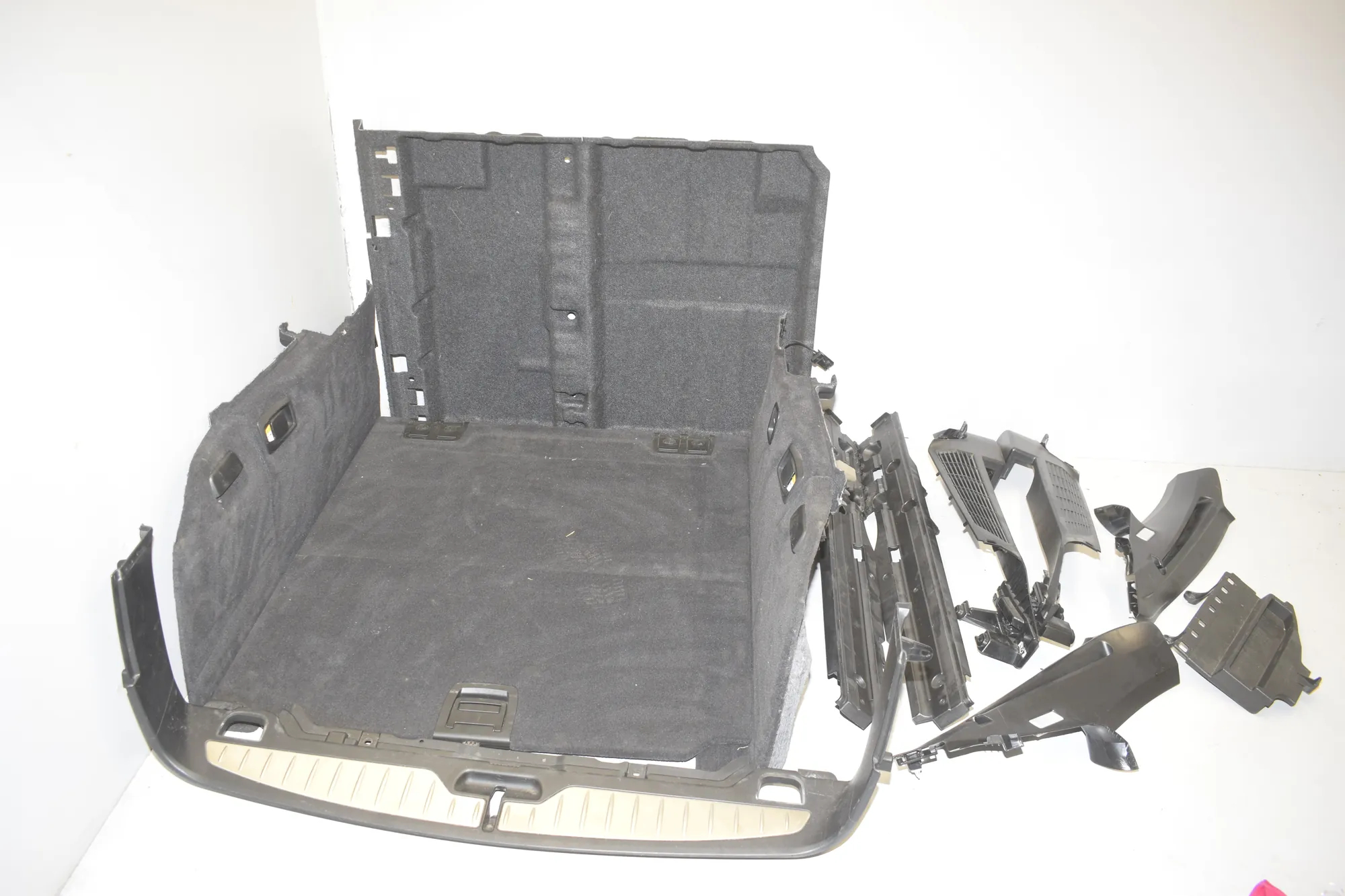 Trunk Trim Kit – OEM 7234713 · BMW 5 Touring (F11) 530 d 2011