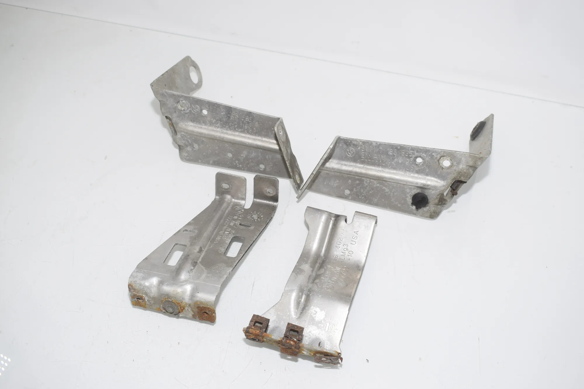 Bracket – OEM 7158401 · BMW X5 (E70) xDrive 30 d 2010 – 2