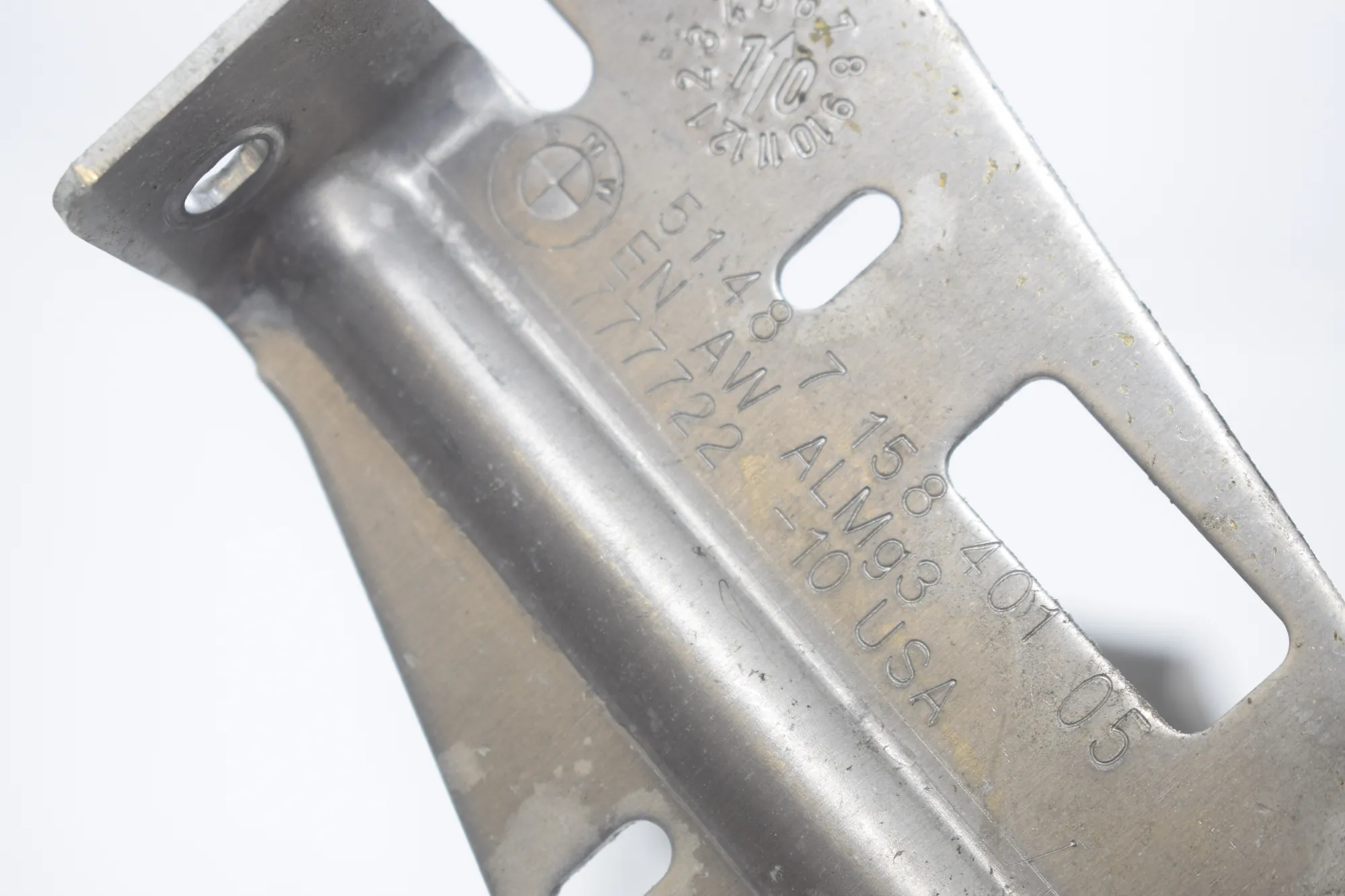 Bracket – OEM 7158401 · BMW X5 (E70) xDrive 30 d 2010 – 4