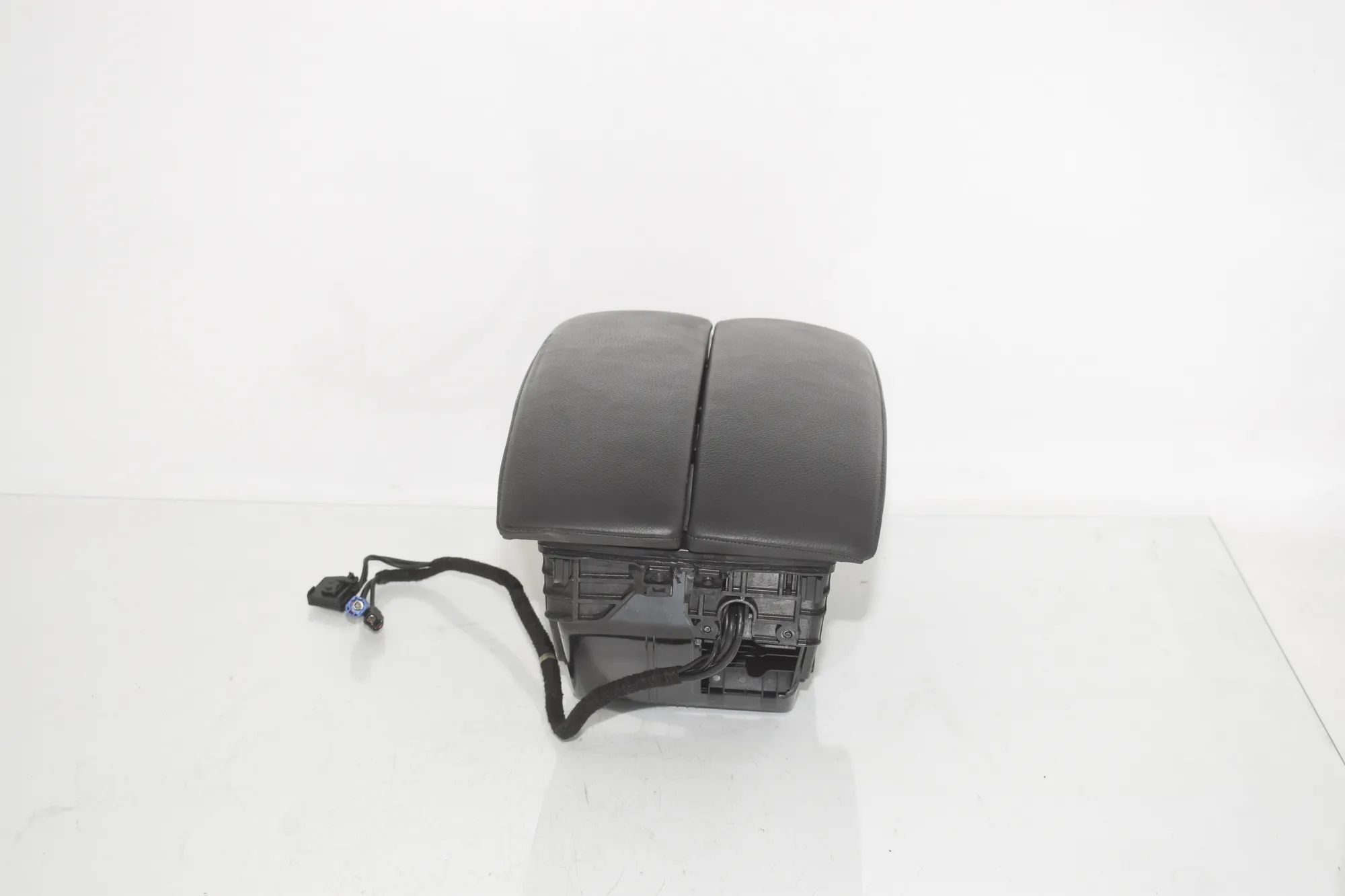 Armrest – OEM 6973461 · BMW X5 (E70) xDrive 30 d 2010