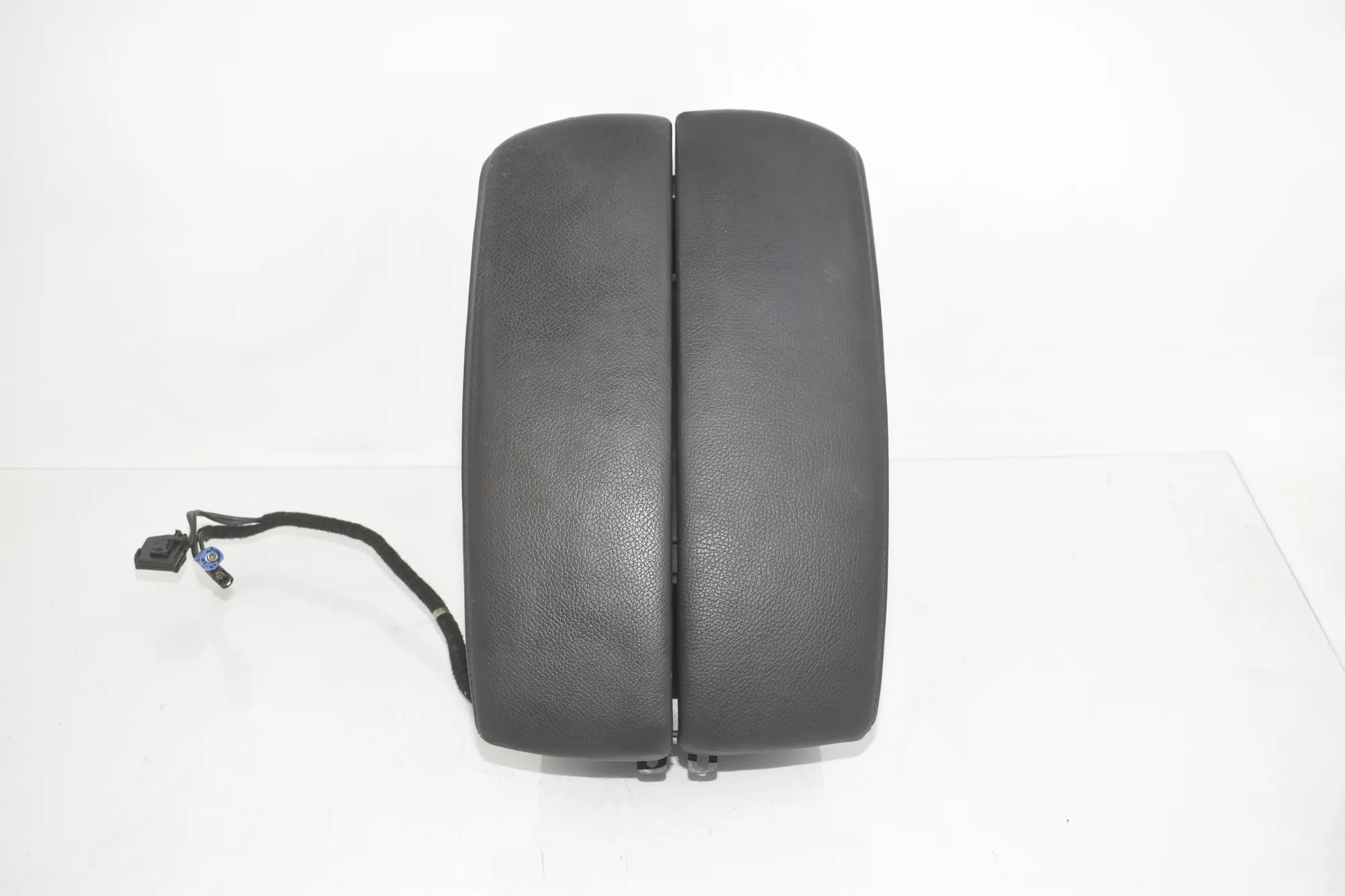 Armrest – OEM 6973461 · BMW X5 (E70) xDrive 30 d 2010 – 3