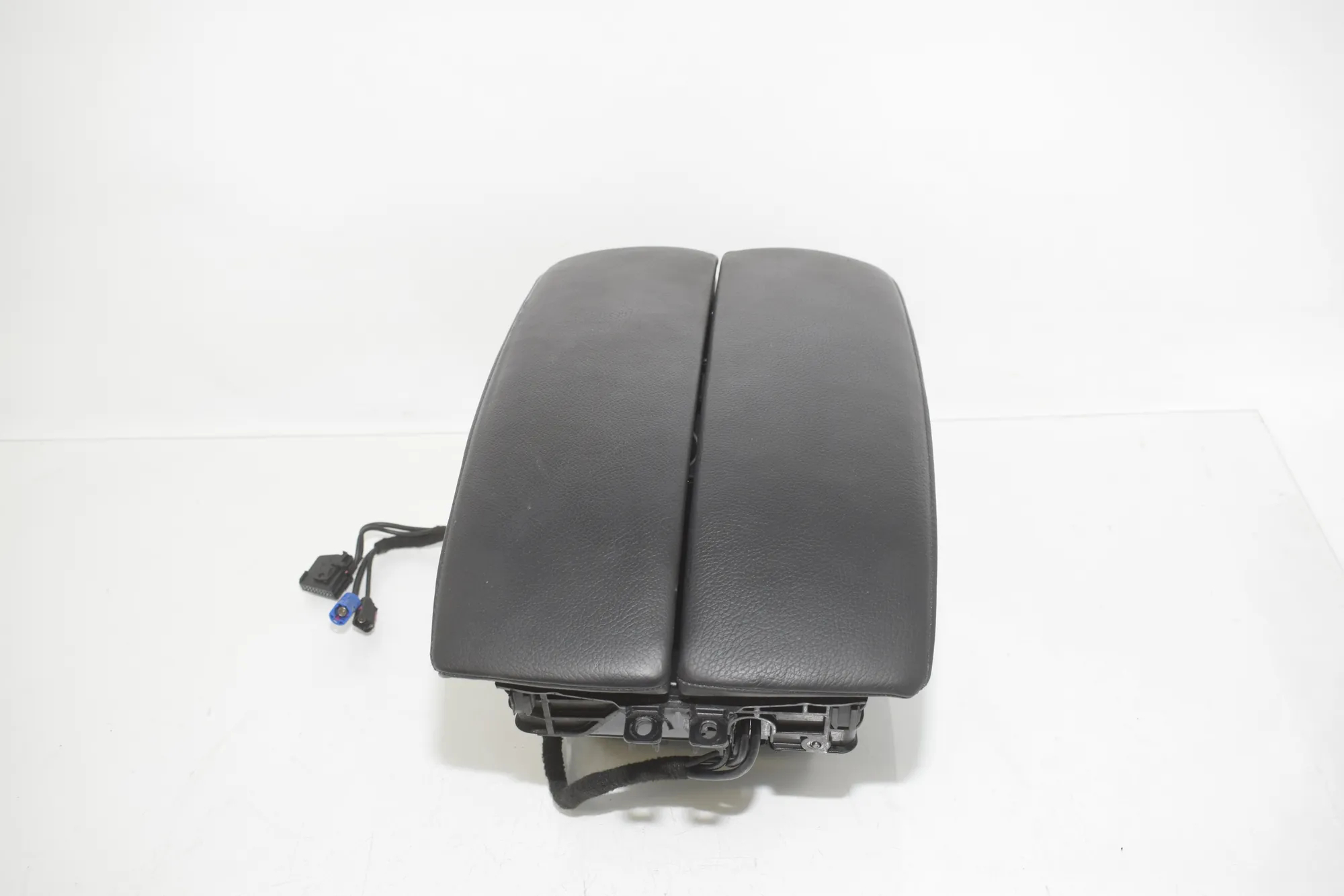 Armrest – OEM 6973461 · BMW X5 (E70) xDrive 30 d 2010 – 2