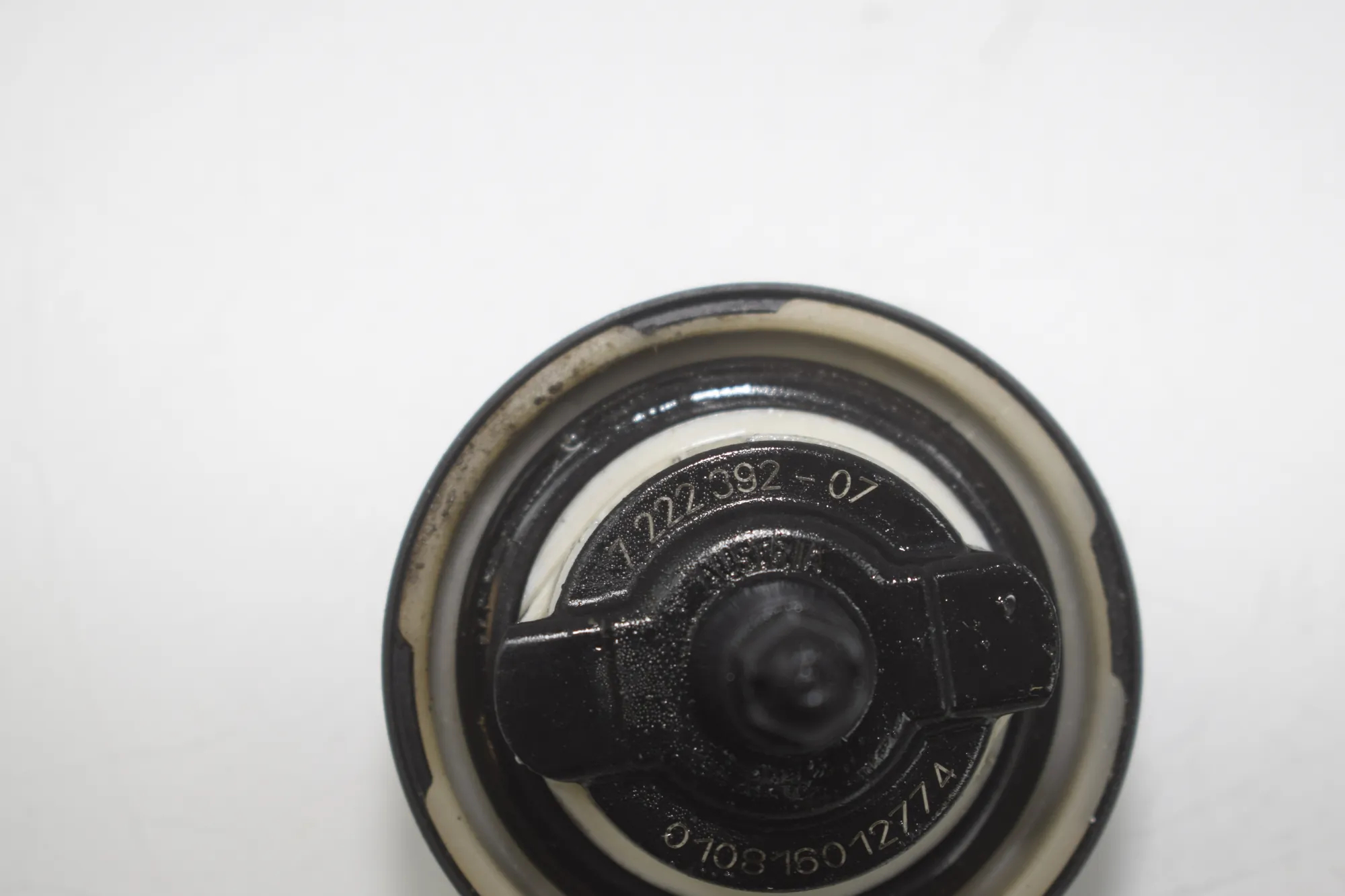 Fuel Tank Flap Cap – OEM 7222392 · BMW 5 Touring (F11) M 550 d xDrive 2016 – 4