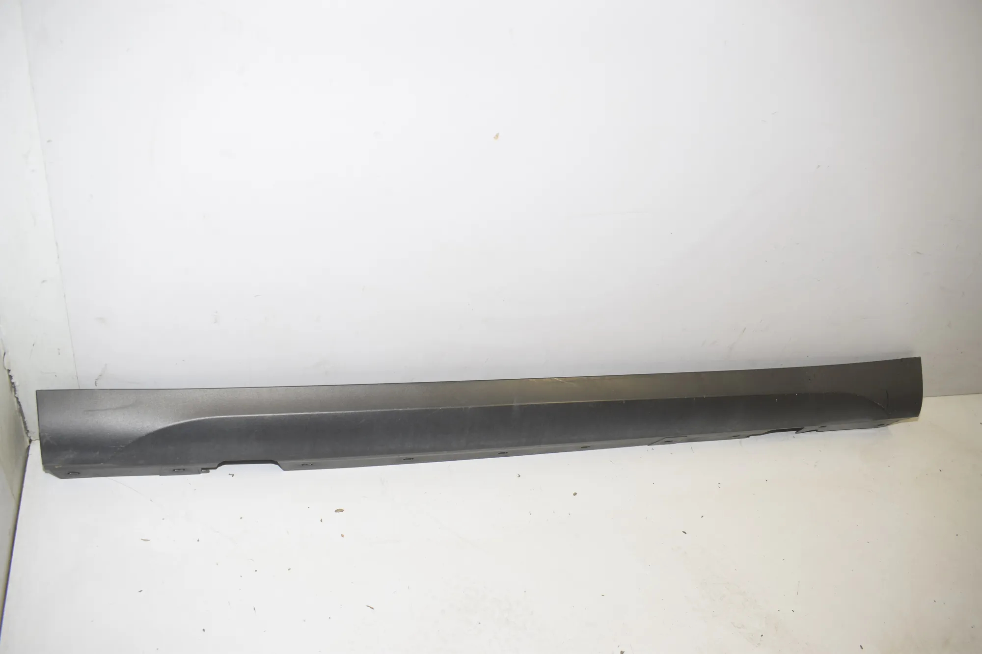 Left Side Plastic Sideskirt Cover – OEM 51772990169 · BMW X1 (E84) sDrive 20 i 2012 – 2