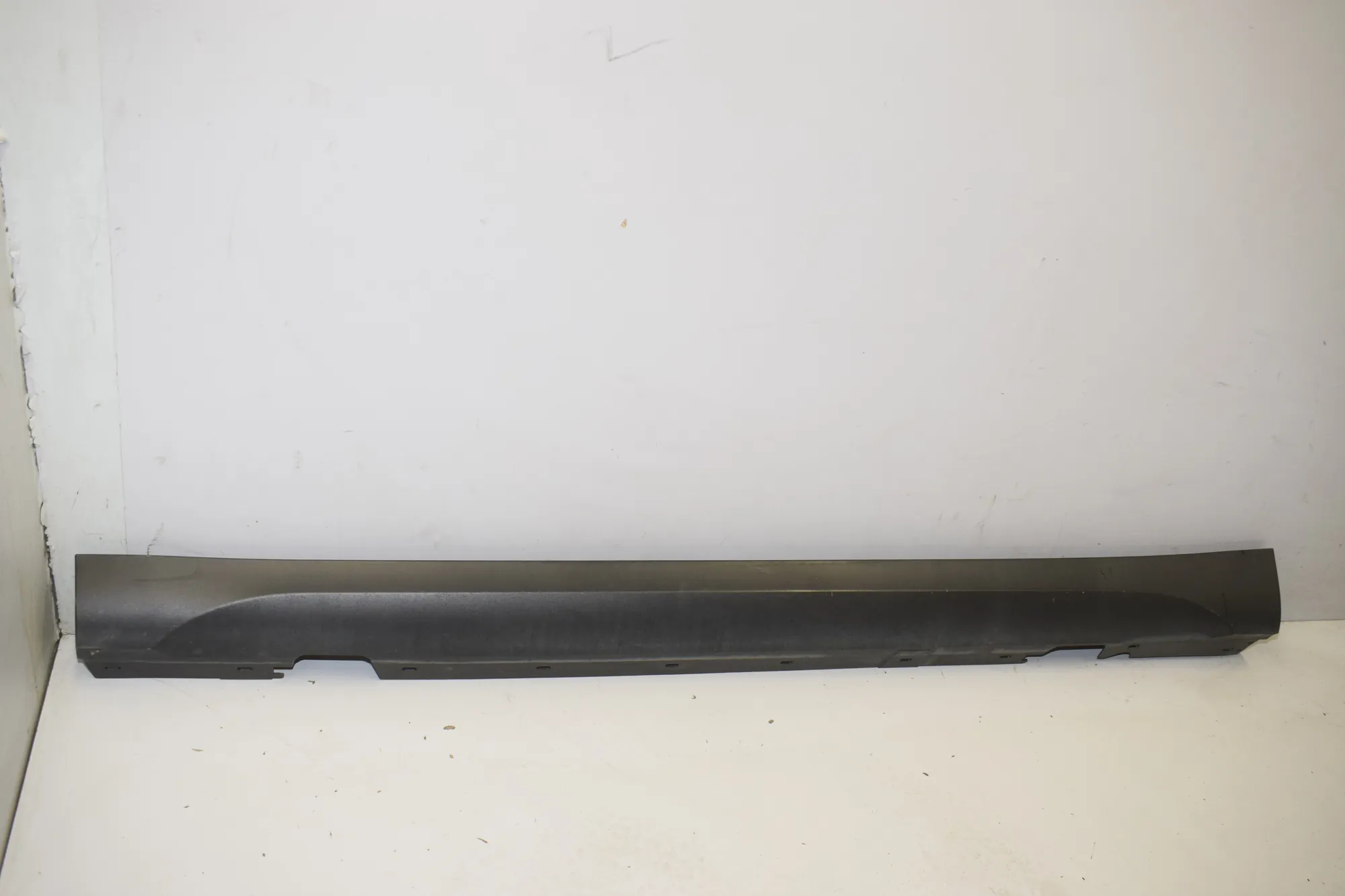Left Side Plastic Sideskirt Cover – OEM 51772990169 · BMW X1 (E84) sDrive 20 i 2012