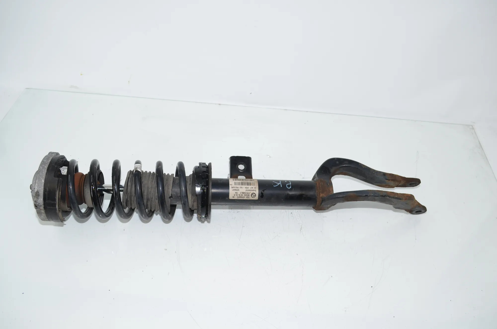 Front Left Shock Absorber – OEM 6783975 · BMW 5 Touring (F11) 530 d xDrive 2011 – 3