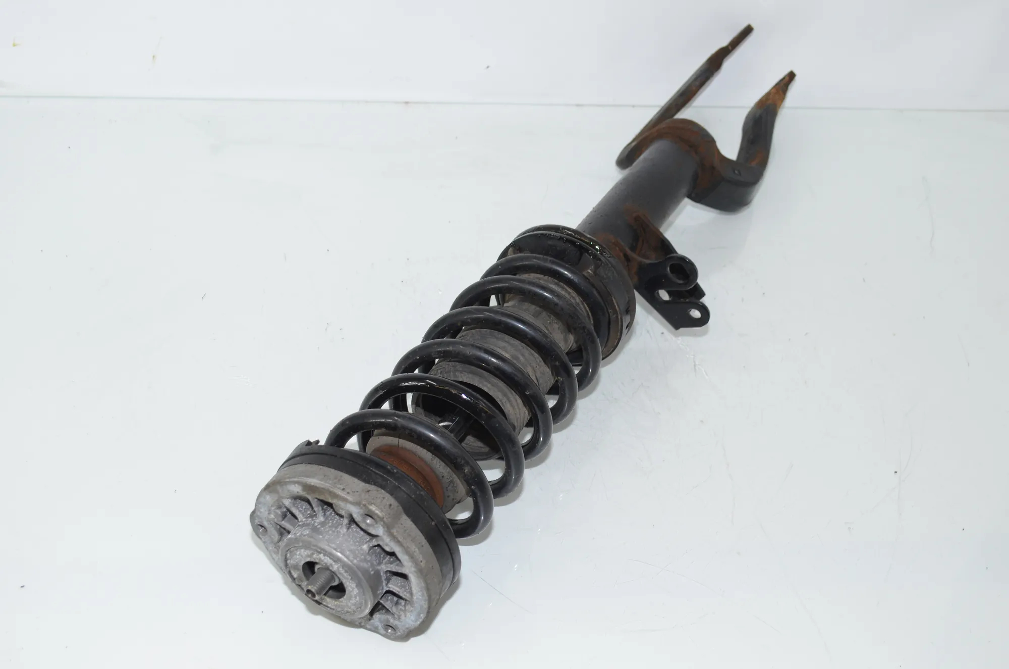 Front Left Shock Absorber – OEM 6783975 · BMW 5 Touring (F11) 530 d xDrive 2011 – 2