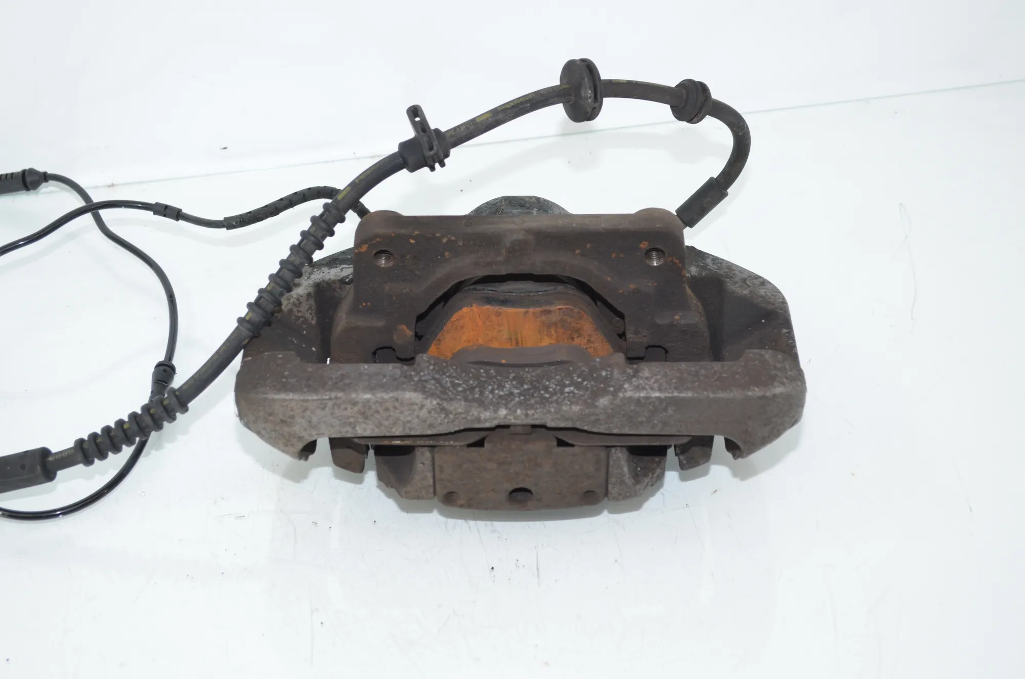 Front Left Brake Caliper – OEM 6792689 · BMW 5 Touring (F11) 530 d xDrive 2011 – 3