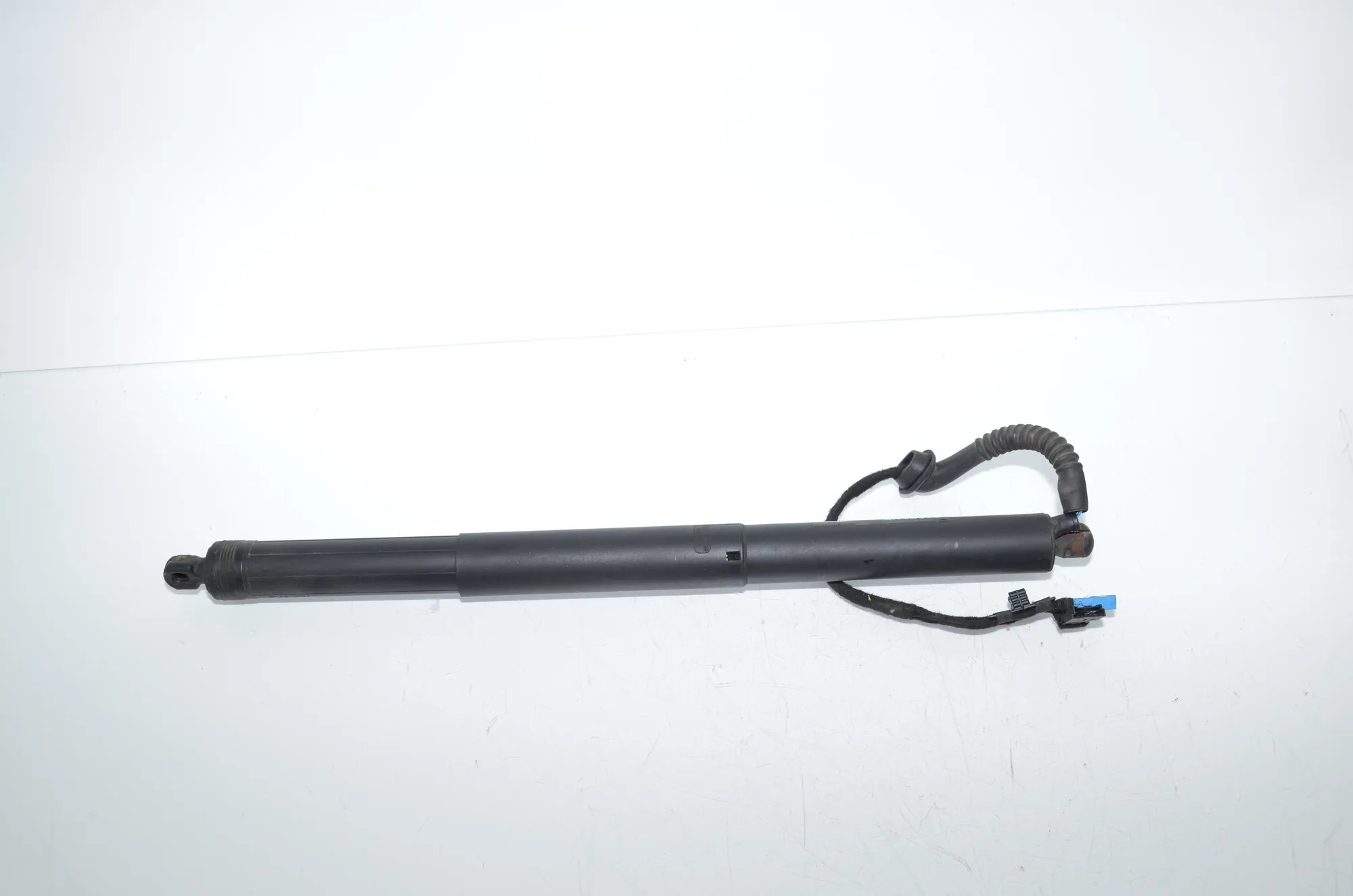 Right Side Tailgate Gas Strut – OEM 7434041 · BMW X5 (F15, F85) BMW X5 (F15, F85) xDrive 40e 2016 – 2
