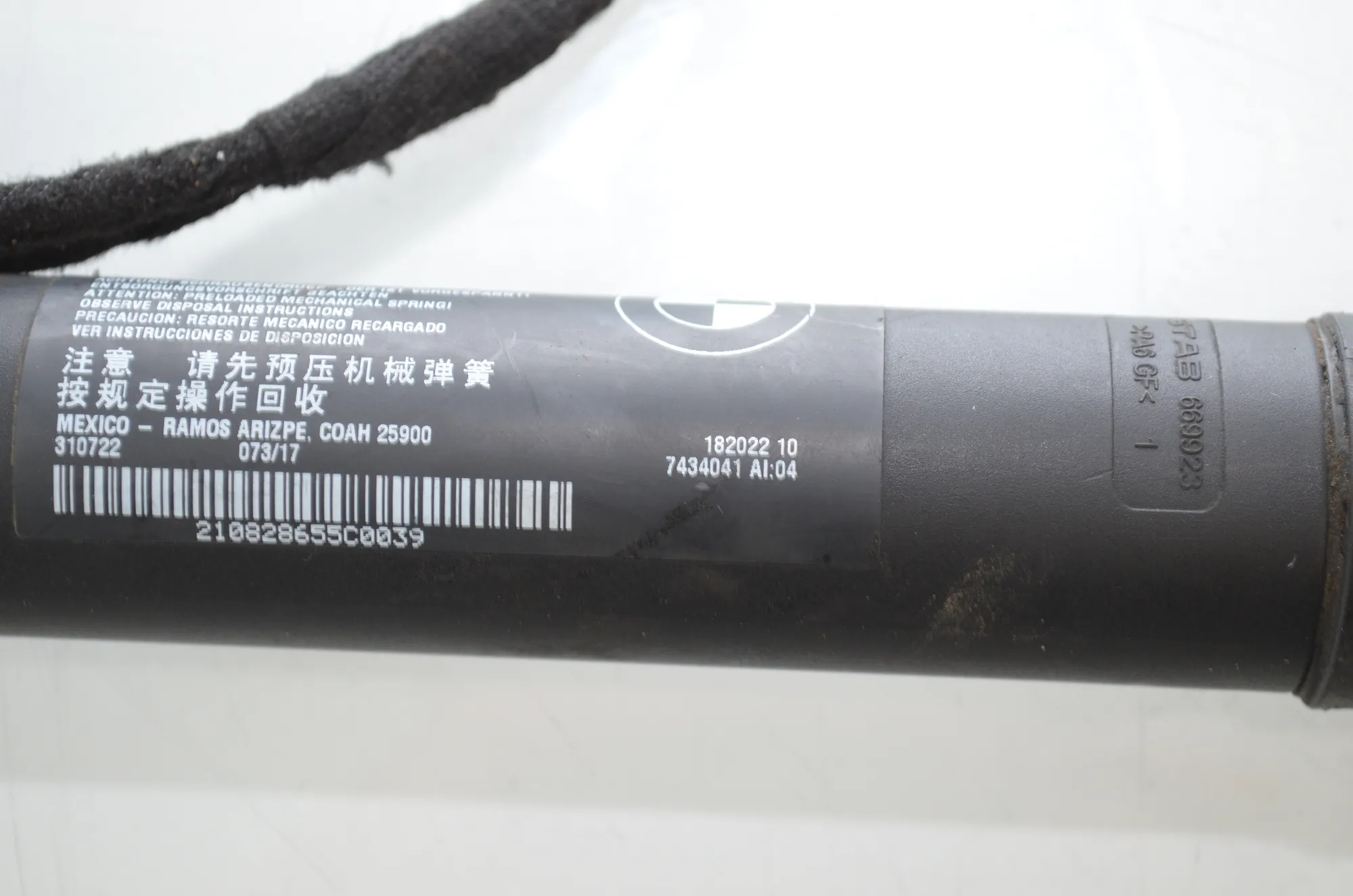 Right Side Tailgate Gas Strut – OEM 7434041 · BMW X5 (F15, F85) BMW X5 (F15, F85) xDrive 40e 2016 – 6