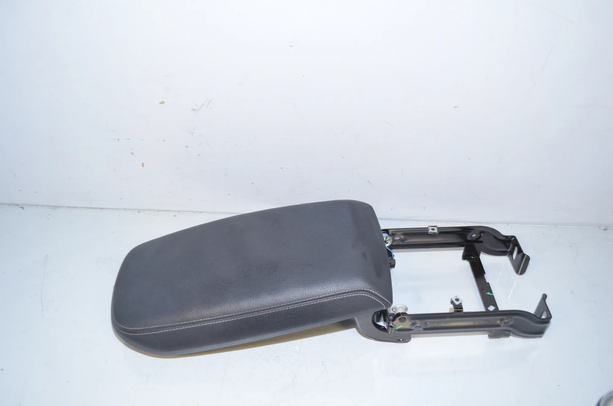 Armrest – OEM 9204246 · BMW X3 (F25) xDrive 20 d 2017 – 2