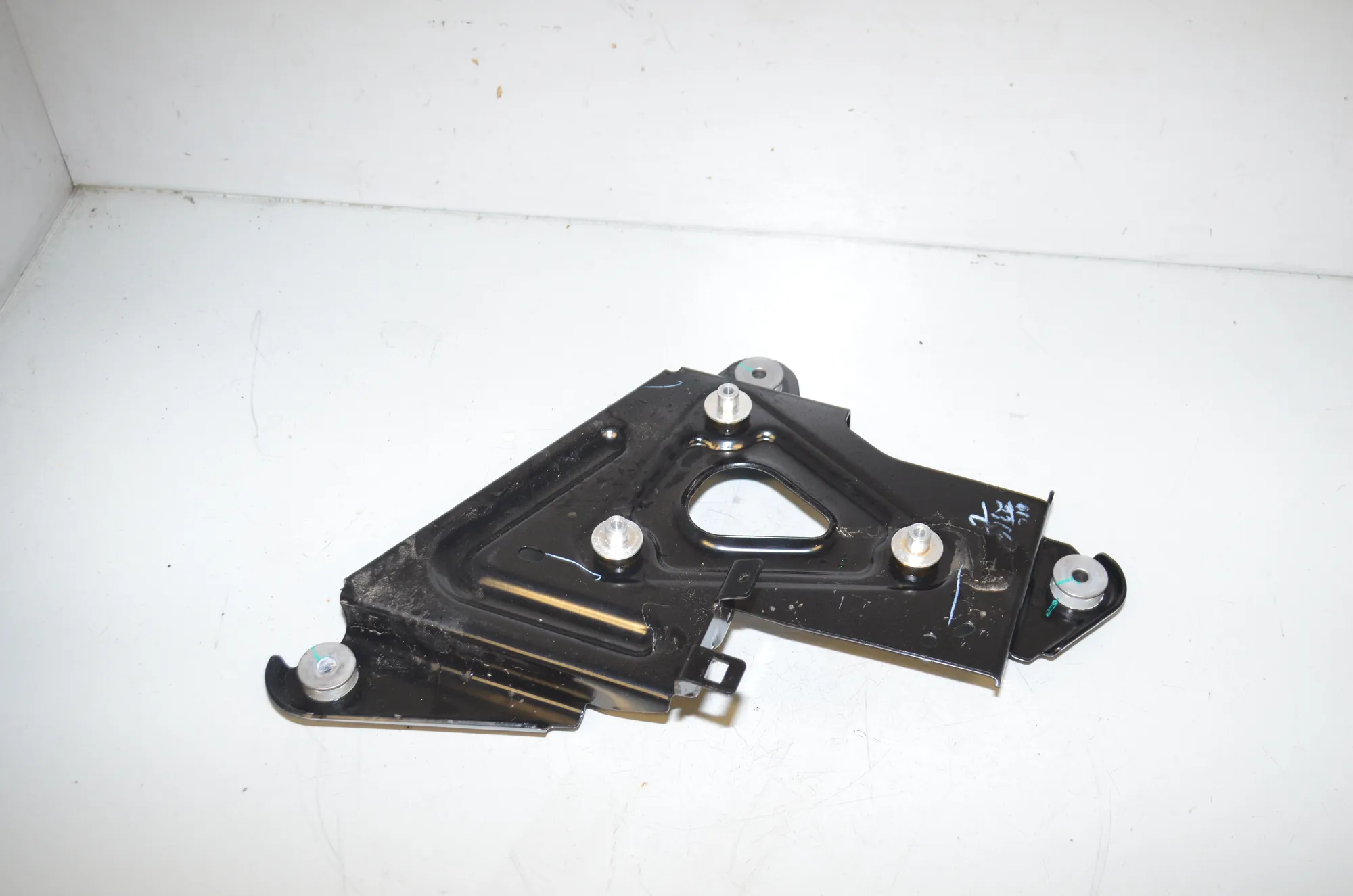 Bracket · BMW i4 (G26) (2022 - -) eDrive35 2023