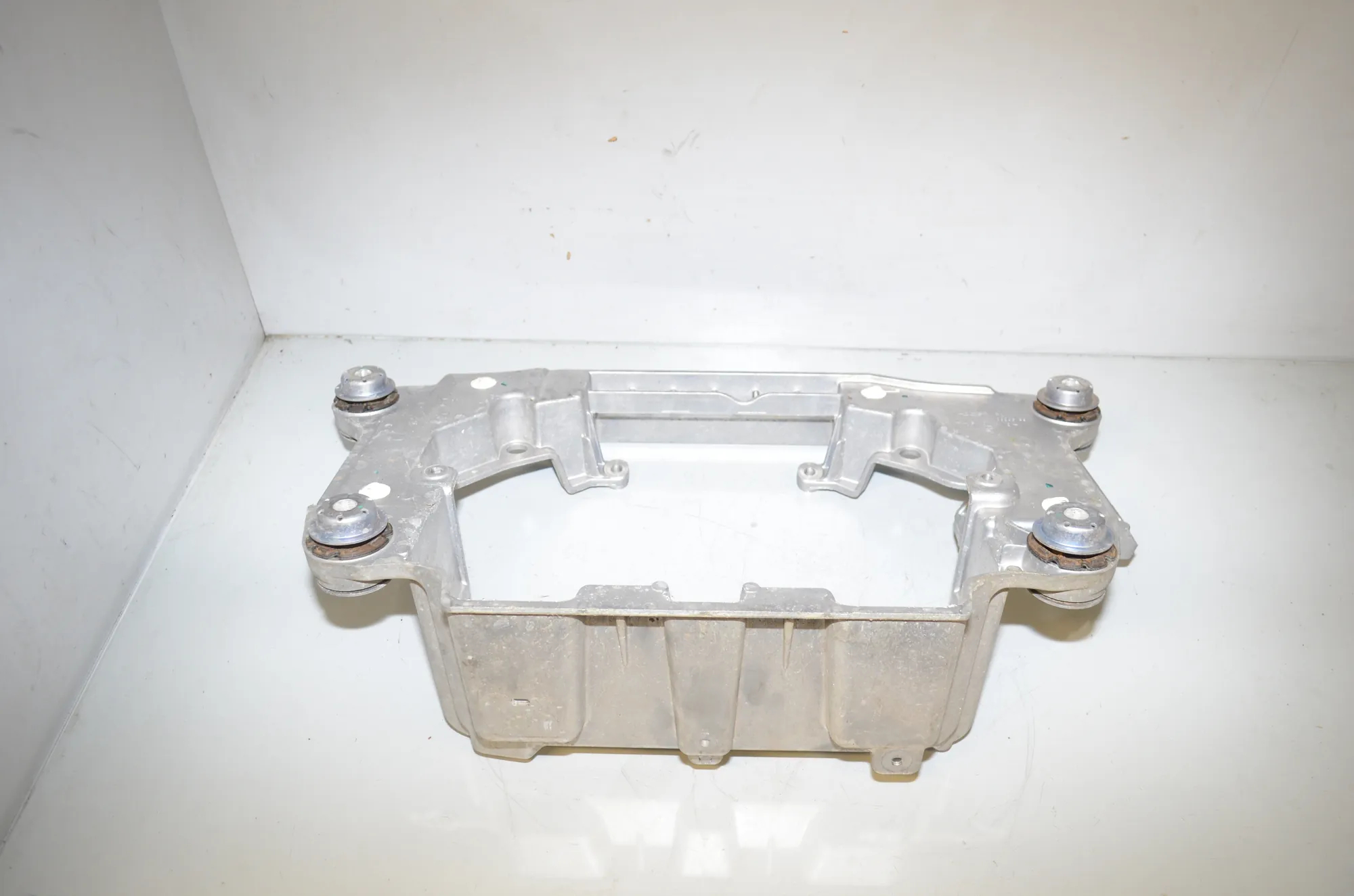 Air Conditioner Compressor Bracket – OEM 5A075D6 · BMW i4 (G26) (2022 - -) eDrive35 2023 – 4