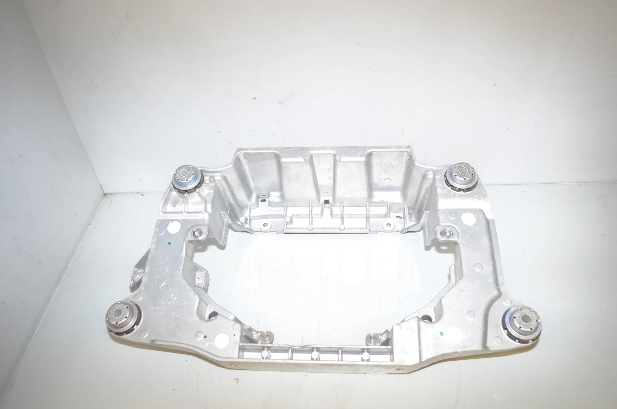 Air Conditioner Compressor Bracket – OEM 5A075D6 · BMW i4 (G26) (2022 - -) eDrive35 2023 – 3