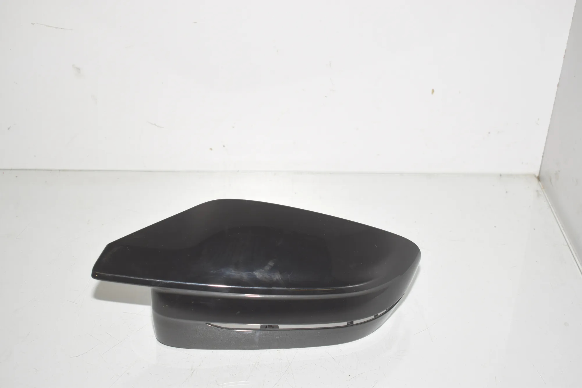 Front Left Mirror Trim – OEM 8085551 · BMW i4 (G26) BMW i4 (G26) eDrive35 2023