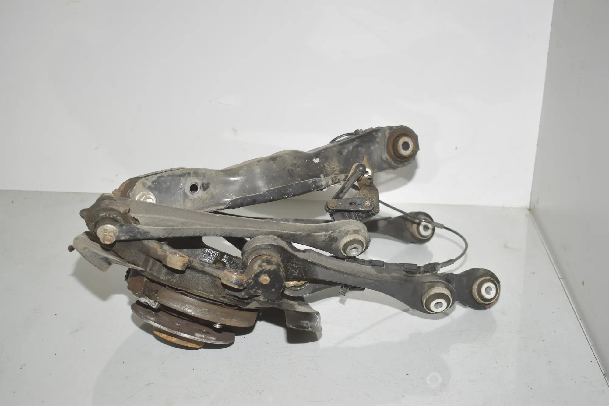 Rear Left Wheel Hub Spindle – OEM 6925600 · BMW 3 Touring (F31) 330 d 2013 – 4