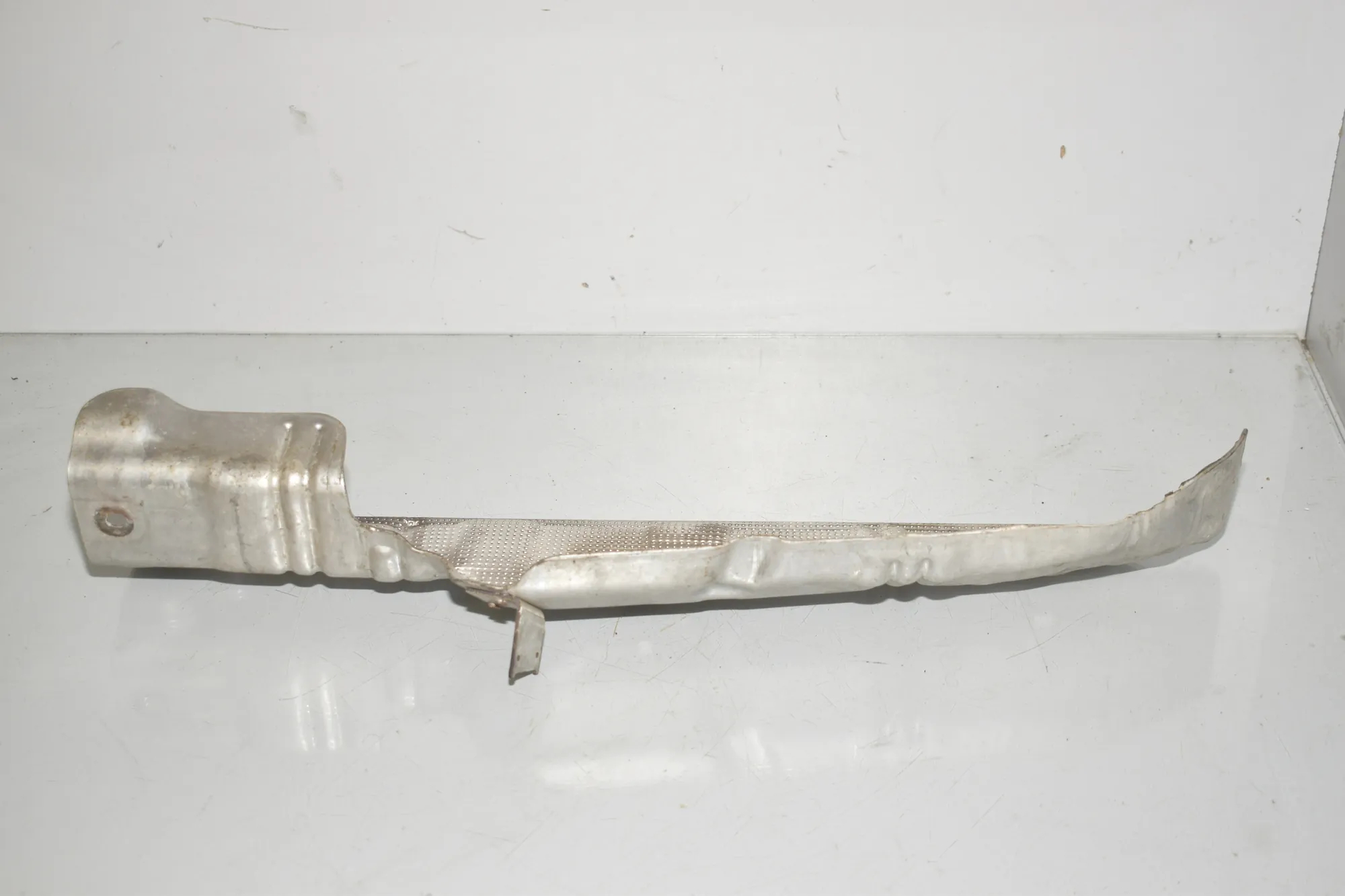 Heat Protection – OEM 8511809 · BMW 5 Touring (F11) 530 d xDrive 2011 – 2