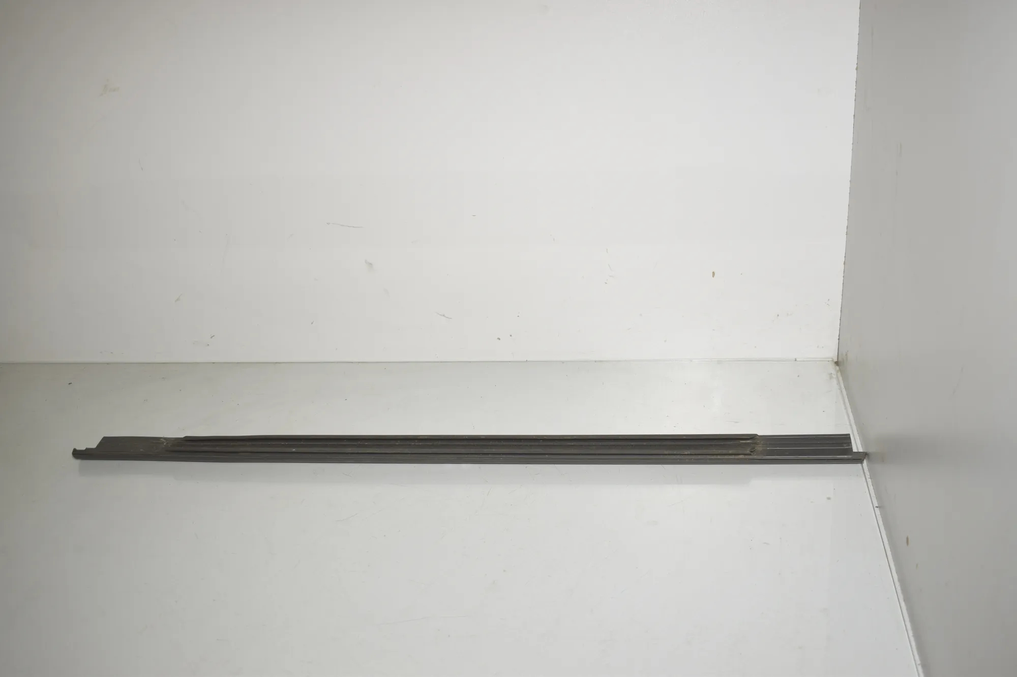 Rear Right Door Window Strip – OEM 8496336 · BMW 2 Active Tourer (U06) (2021 - -) 218d 2022 – 3